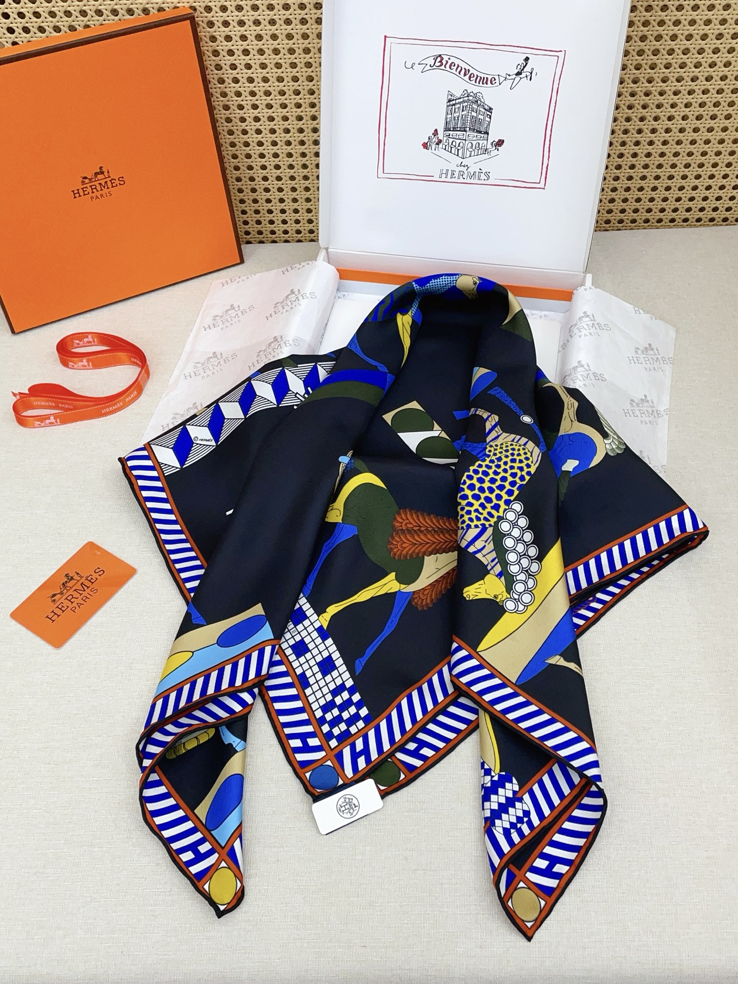 ✨✨【18姆米 双面同色】H**S真丝新款🆕👏👏买了都说好看‼️推荐💕【全速前进 90】真丝方巾，顶级工