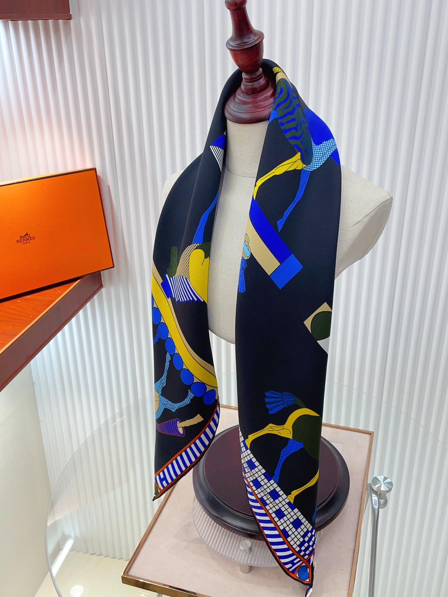 ✨✨【18姆米 双面同色】H**S真丝新款🆕👏👏买了都说好看‼️推荐💕【全速前进 90】真丝方巾，顶级工