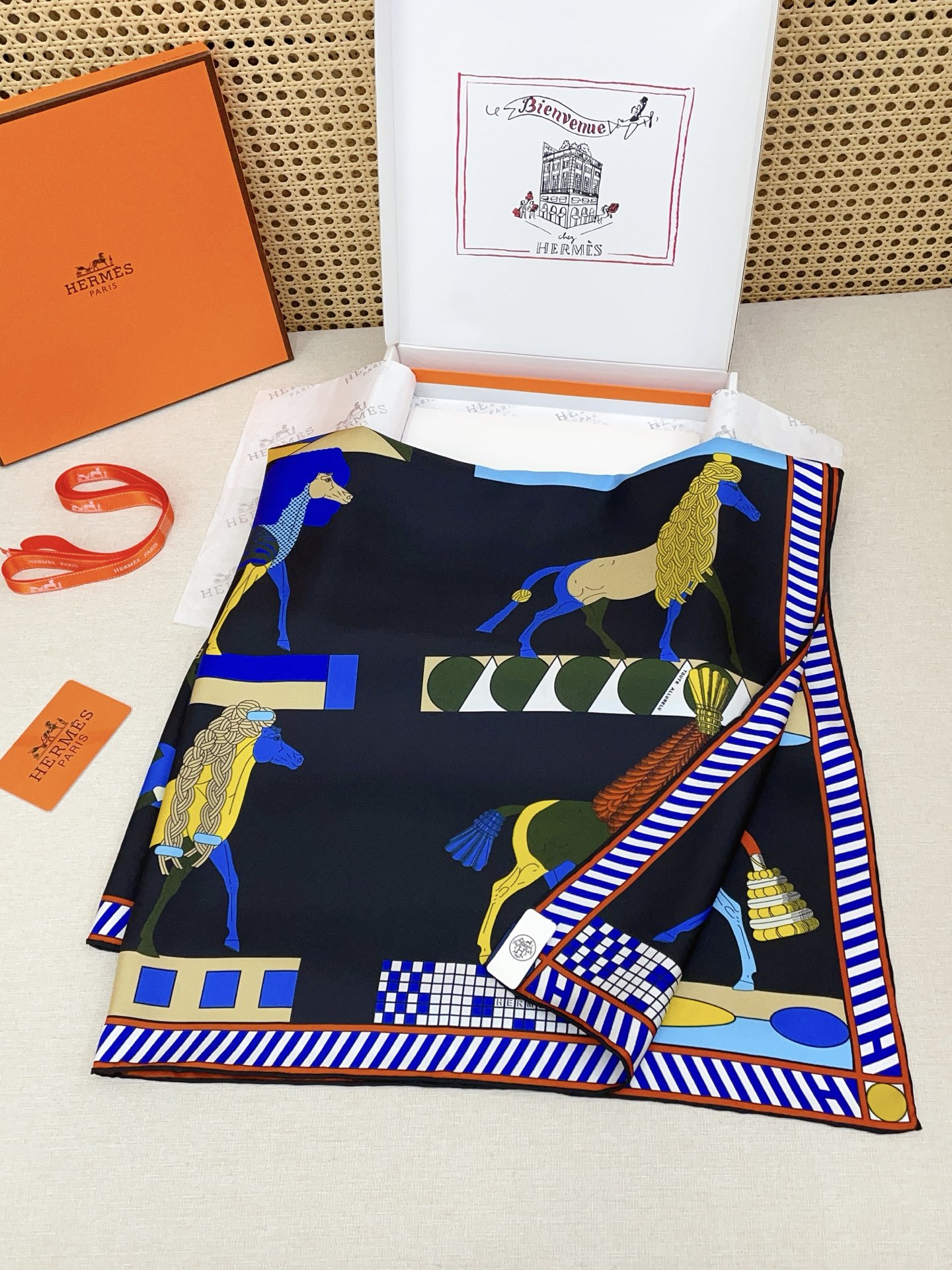 ✨✨【18姆米 双面同色】H**S真丝新款🆕👏👏买了都说好看‼️推荐💕【全速前进 90】真丝方巾，顶级工