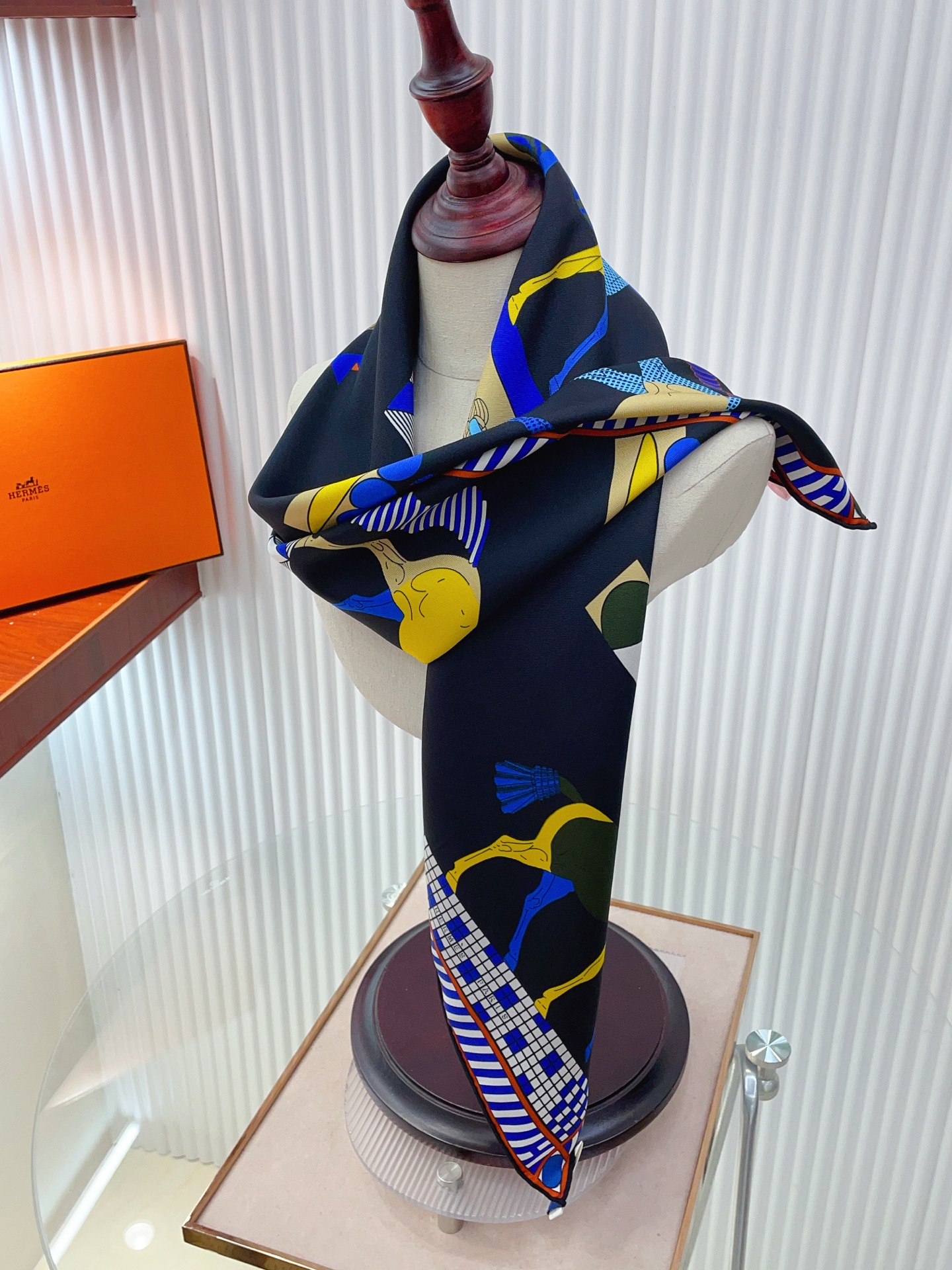 ✨✨【18姆米 双面同色】H**S真丝新款🆕👏👏买了都说好看‼️推荐💕【全速前进 90】真丝方巾，顶级工