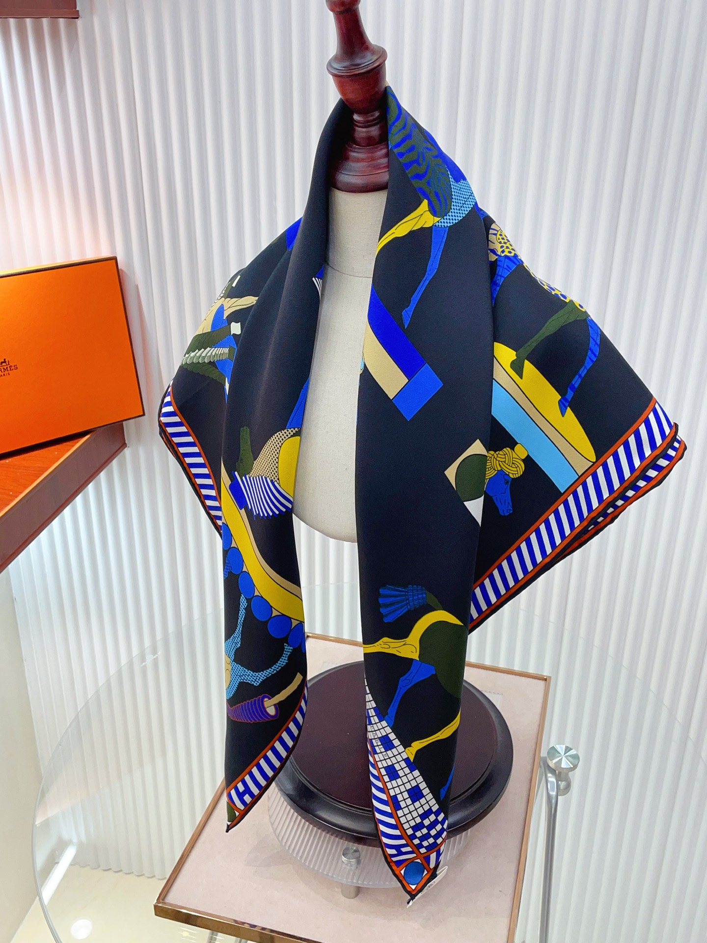 ✨✨【18姆米 双面同色】H**S真丝新款🆕👏👏买了都说好看‼️推荐💕【全速前进 90】真丝方巾，顶级工