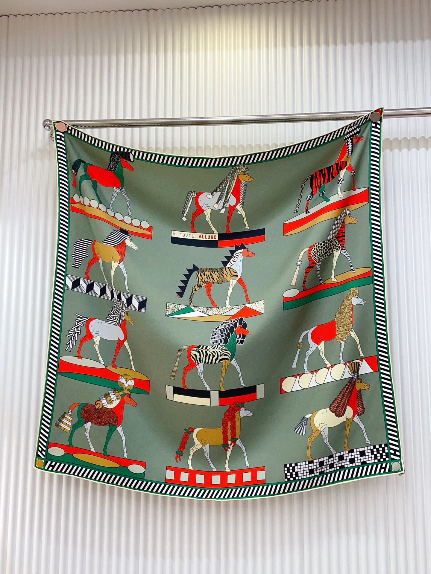 ✨✨【18姆米 双面同色】H**S真丝新款🆕👏👏买了都说好看‼️推荐💕【全速前进 90】真丝方巾，顶级工