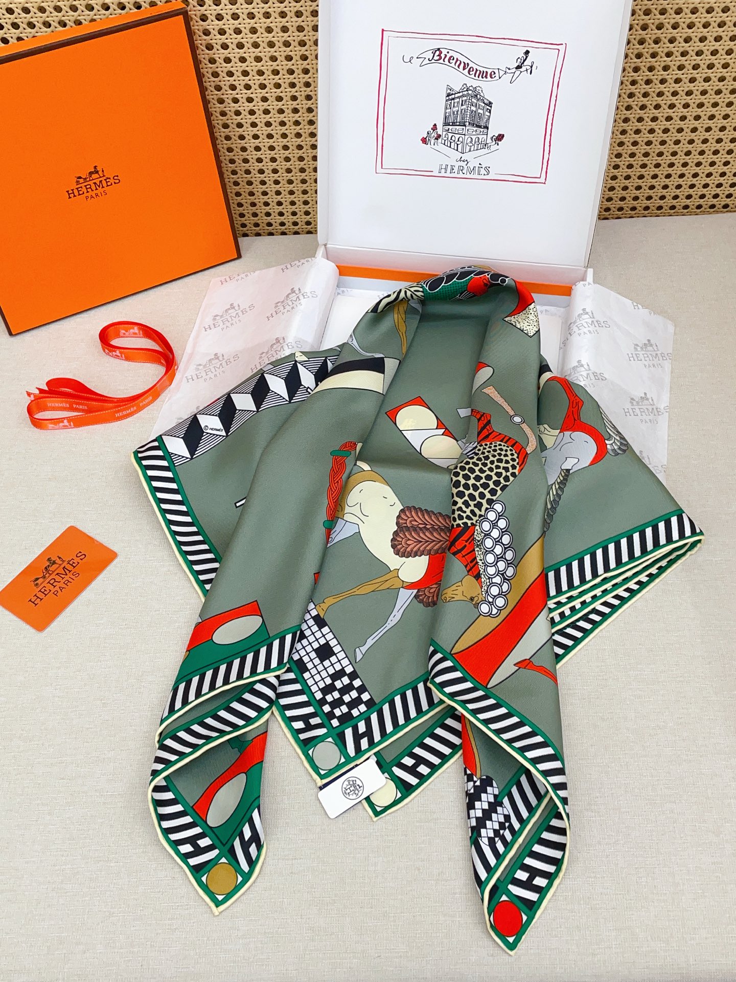 ✨✨【18姆米 双面同色】H**S真丝新款🆕👏👏买了都说好看‼️推荐💕【全速前进 90】真丝方巾，顶级工