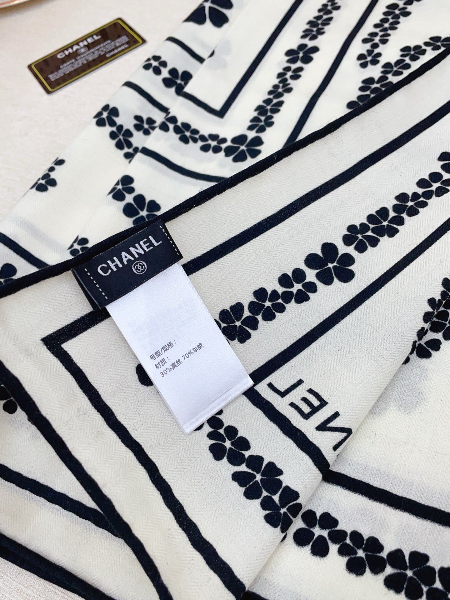 ✨✨【双面同色 丝毛款】小香 羊绒方巾‼️抢‼️VIP推荐 ‼️👍下手一定要快【高端 大爱 ‼️纯羊绒 