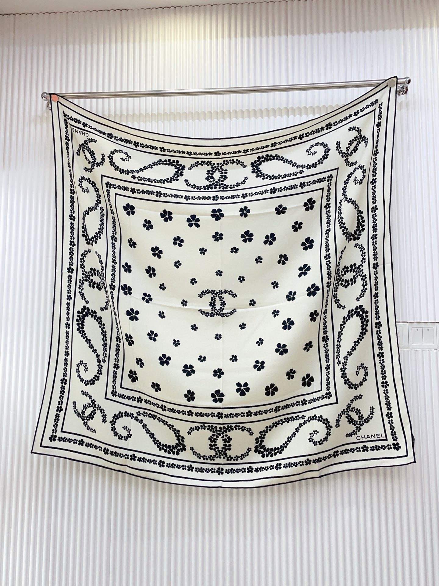 ✨✨【双面同色 丝毛款】小香 羊绒方巾‼️抢‼️VIP推荐 ‼️👍下手一定要快【高端 大爱 ‼️纯羊绒 