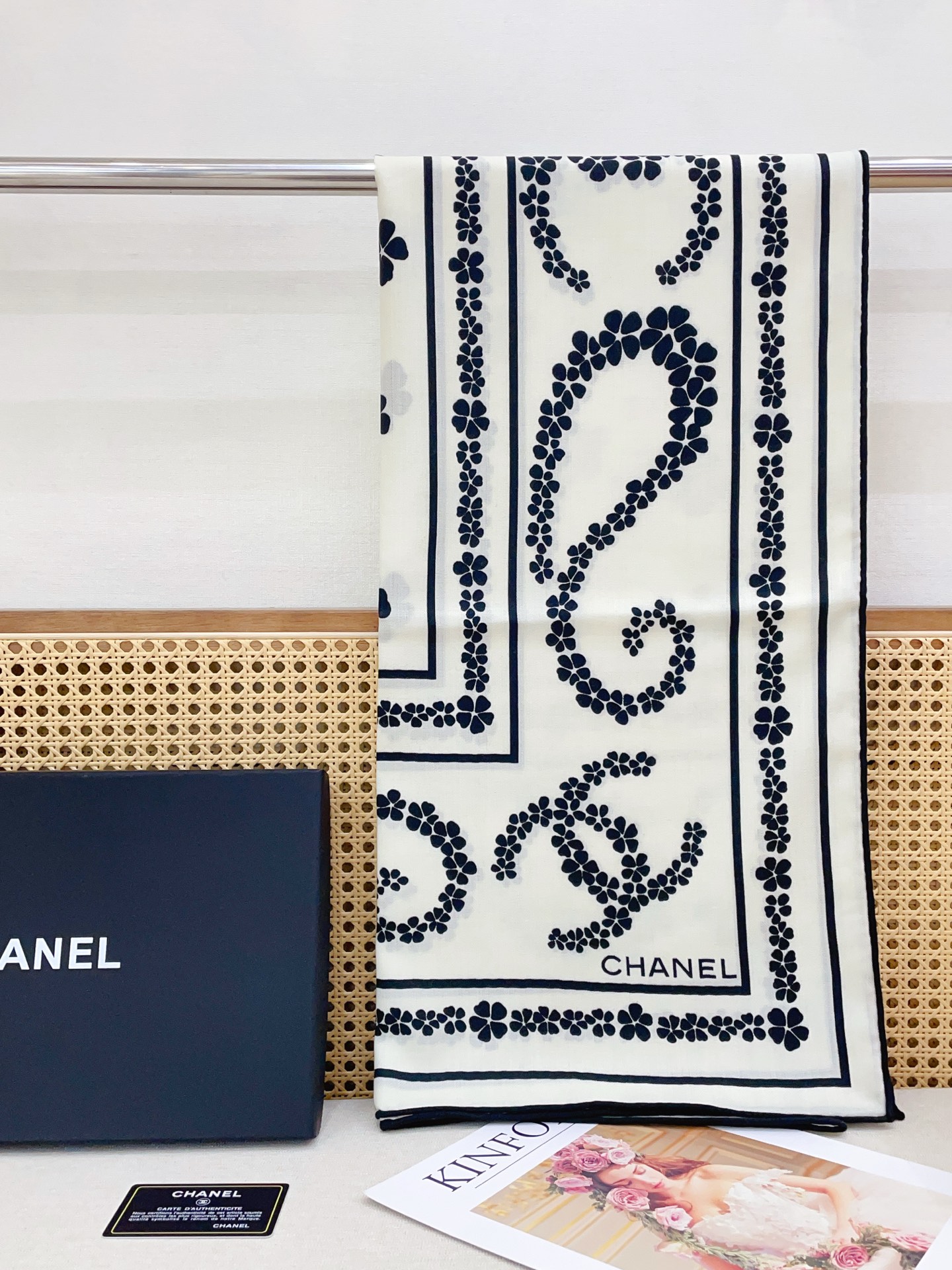 ✨✨【双面同色 丝毛款】小香 羊绒方巾‼️抢‼️VIP推荐 ‼️👍下手一定要快【高端 大爱 ‼️纯羊绒 