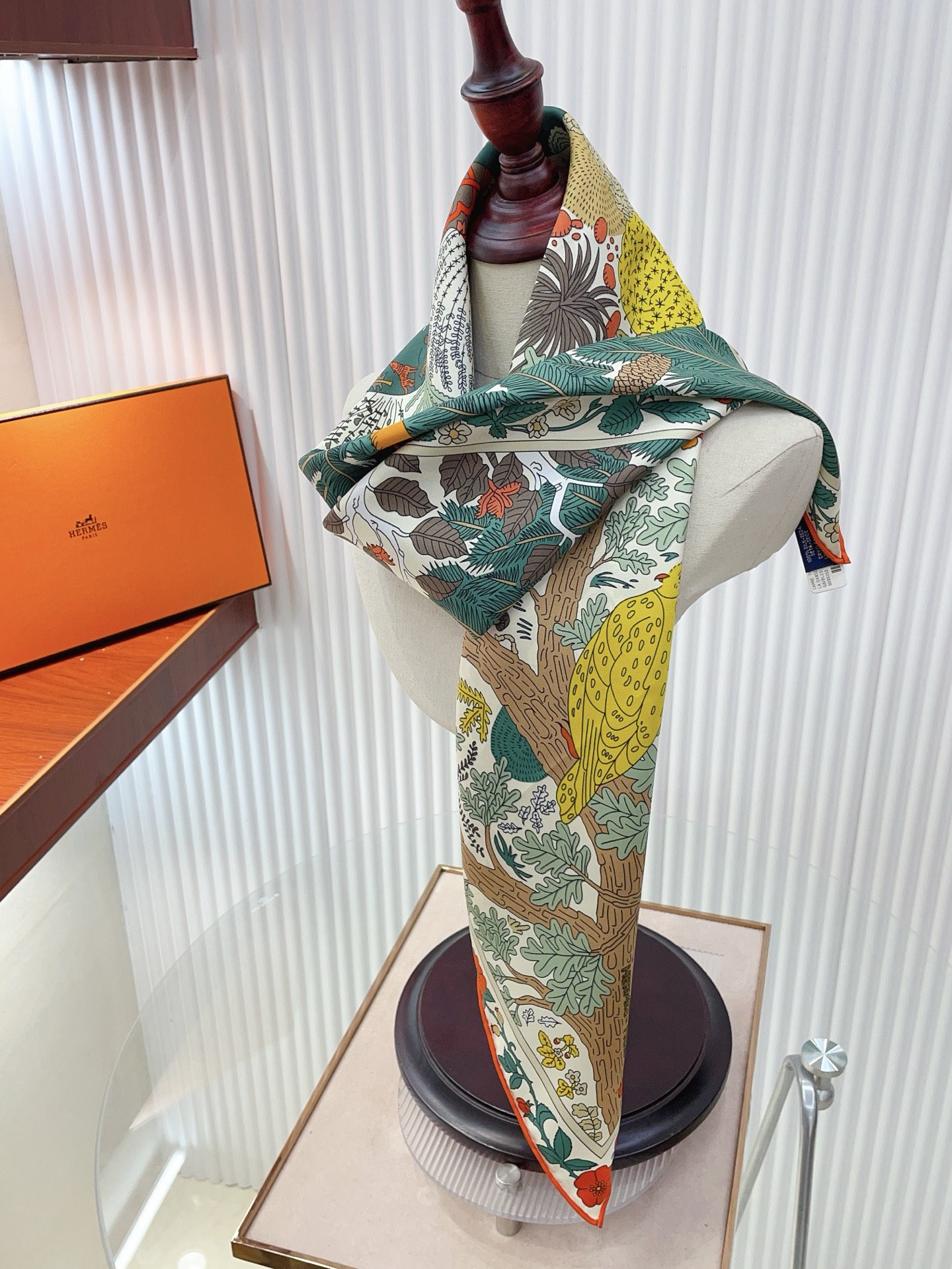 ✨✨【18姆米 双面同色】H**S真丝新款🆕👏👏买了都说好看‼️推荐💕【于月神之怀 90】真丝方巾，顶级