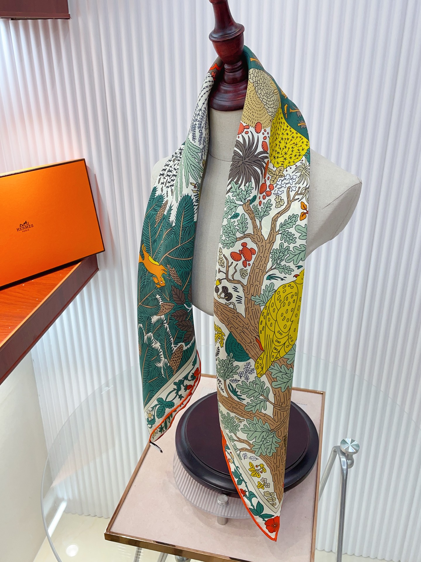 ✨✨【18姆米 双面同色】H**S真丝新款🆕👏👏买了都说好看‼️推荐💕【于月神之怀 90】真丝方巾，顶级