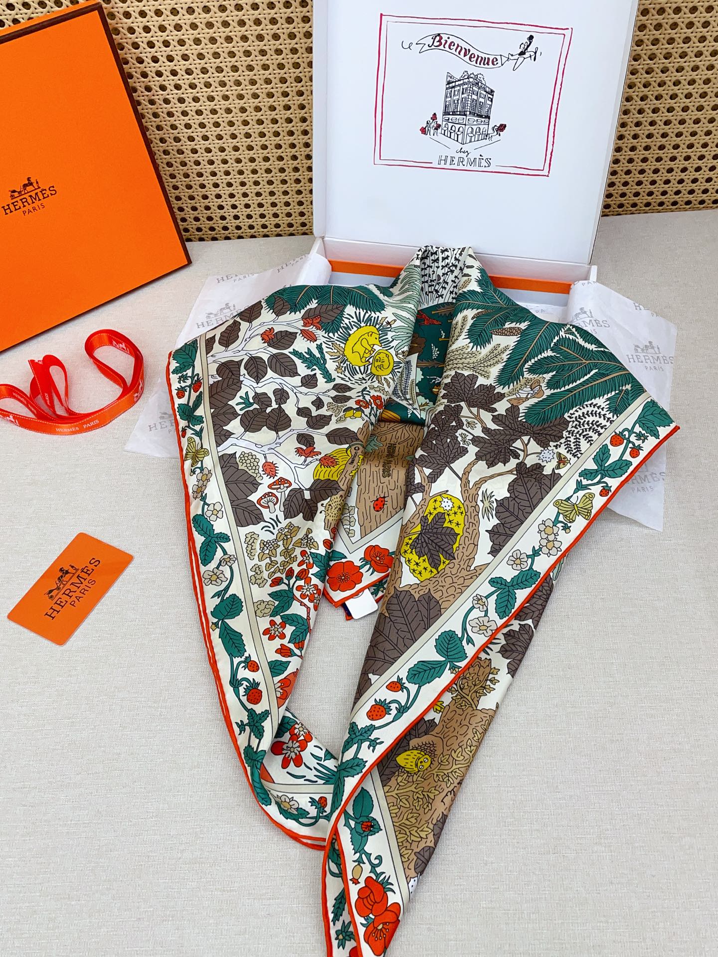 ✨✨【18姆米 双面同色】H**S真丝新款🆕👏👏买了都说好看‼️推荐💕【于月神之怀 90】真丝方巾，顶级