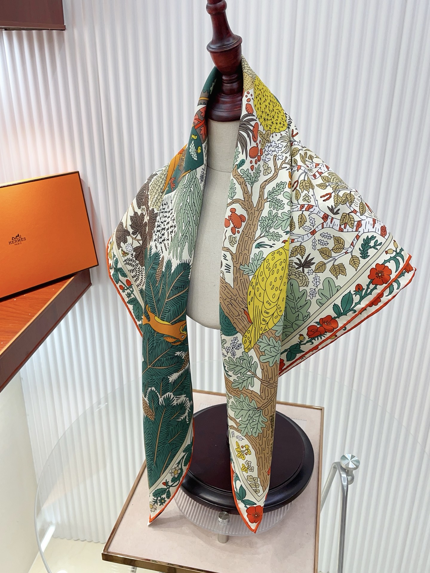 ✨✨【18姆米 双面同色】H**S真丝新款🆕👏👏买了都说好看‼️推荐💕【于月神之怀 90】真丝方巾，顶级