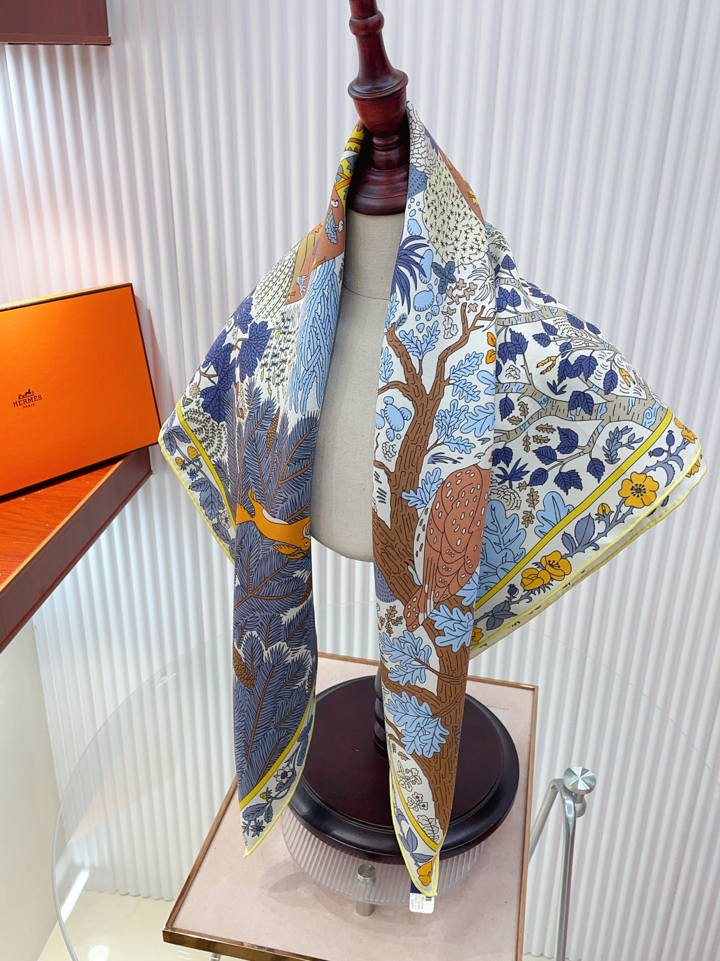 ✨✨【18姆米 双面同色】H**S真丝新款🆕👏👏买了都说好看‼️推荐💕【于月神之怀 90】真丝方巾，顶级