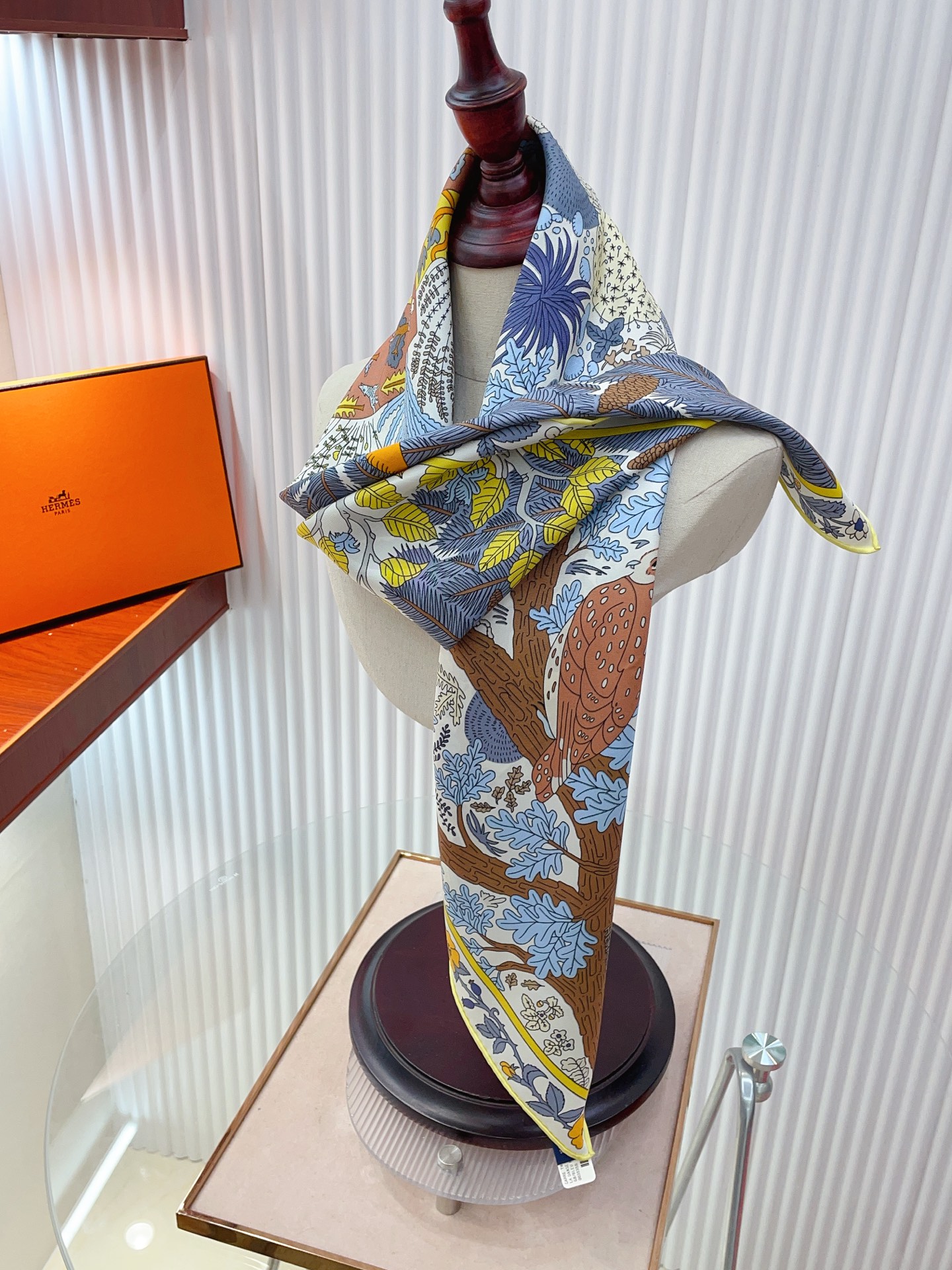 ✨✨【18姆米 双面同色】H**S真丝新款🆕👏👏买了都说好看‼️推荐💕【于月神之怀 90】真丝方巾，顶级