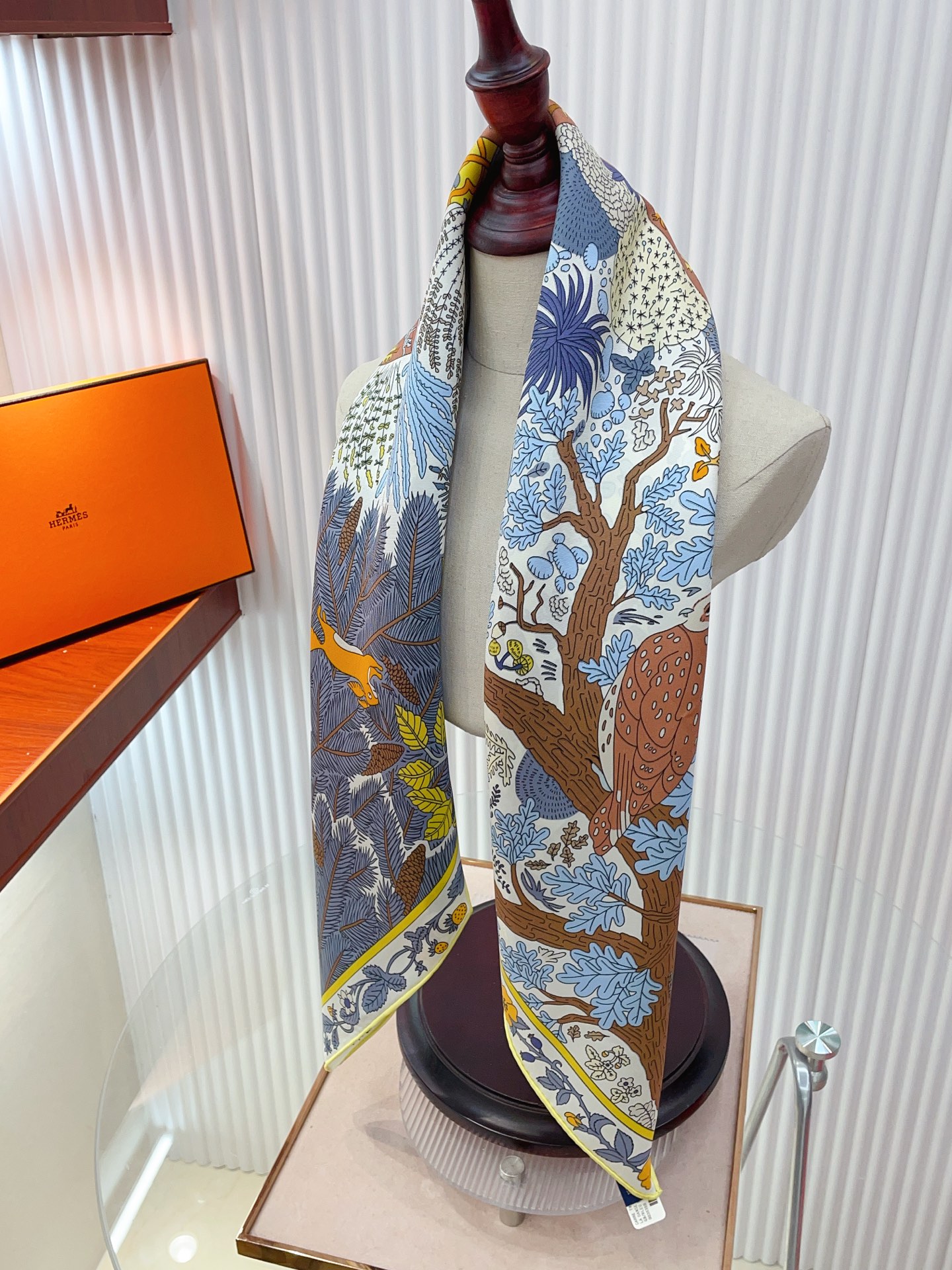 ✨✨【18姆米 双面同色】H**S真丝新款🆕👏👏买了都说好看‼️推荐💕【于月神之怀 90】真丝方巾，顶级