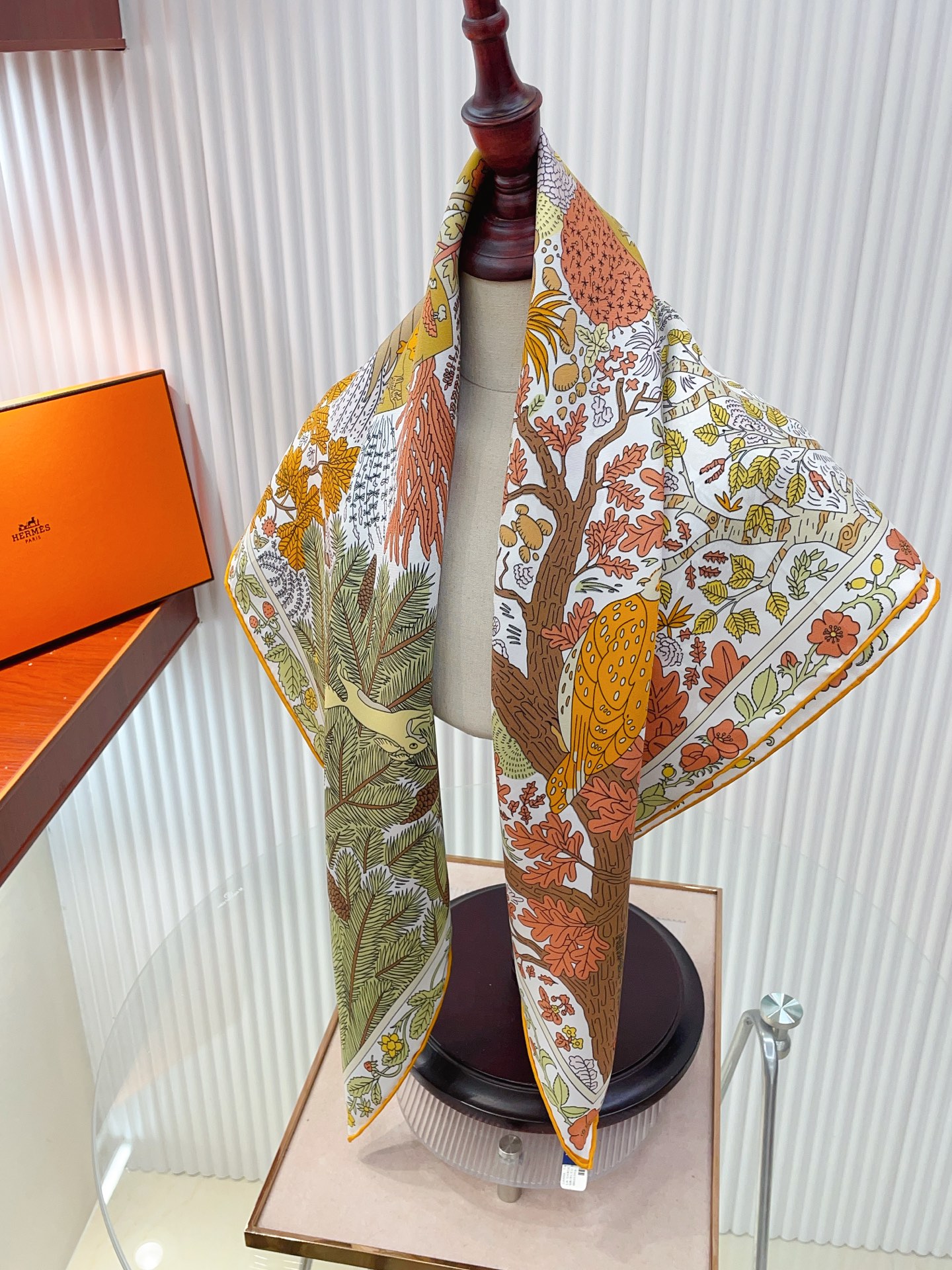 ✨✨【18姆米 双面同色】H**S真丝新款🆕👏👏买了都说好看‼️推荐💕【于月神之怀 90】真丝方巾，顶级