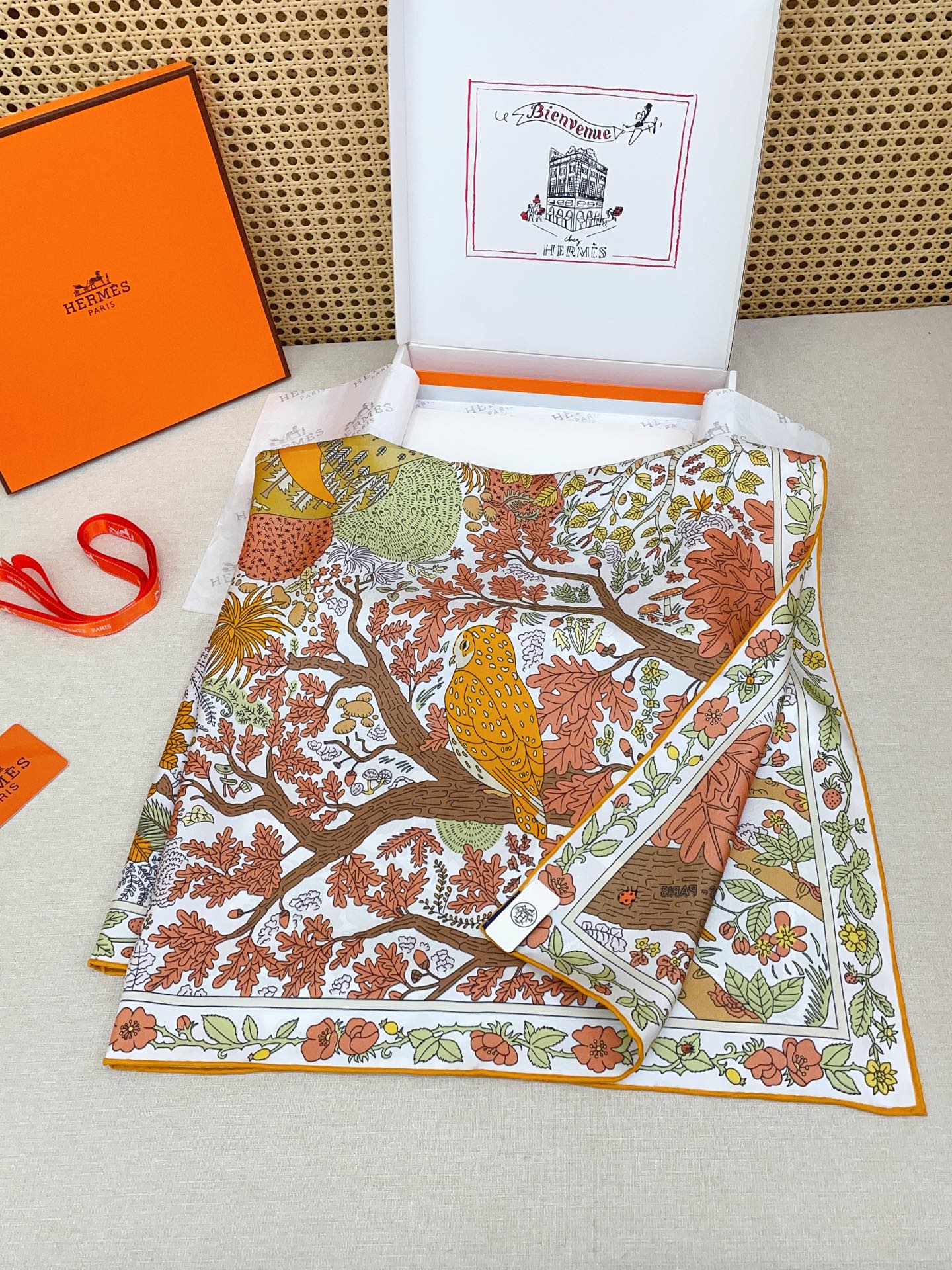 ✨✨【18姆米 双面同色】H**S真丝新款🆕👏👏买了都说好看‼️推荐💕【于月神之怀 90】真丝方巾，顶级