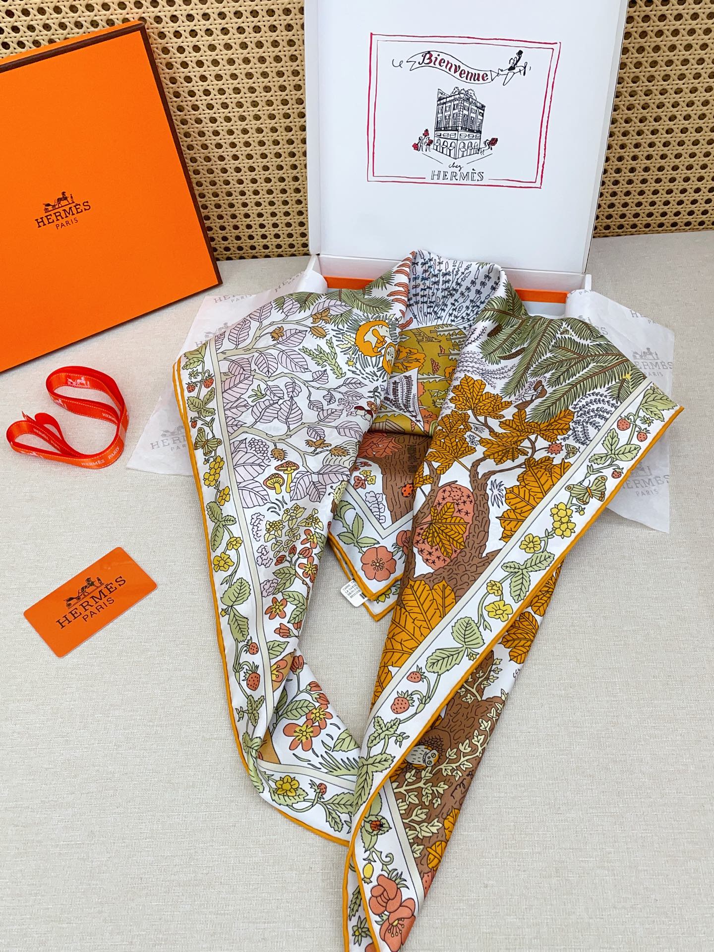 ✨✨【18姆米 双面同色】H**S真丝新款🆕👏👏买了都说好看‼️推荐💕【于月神之怀 90】真丝方巾，顶级