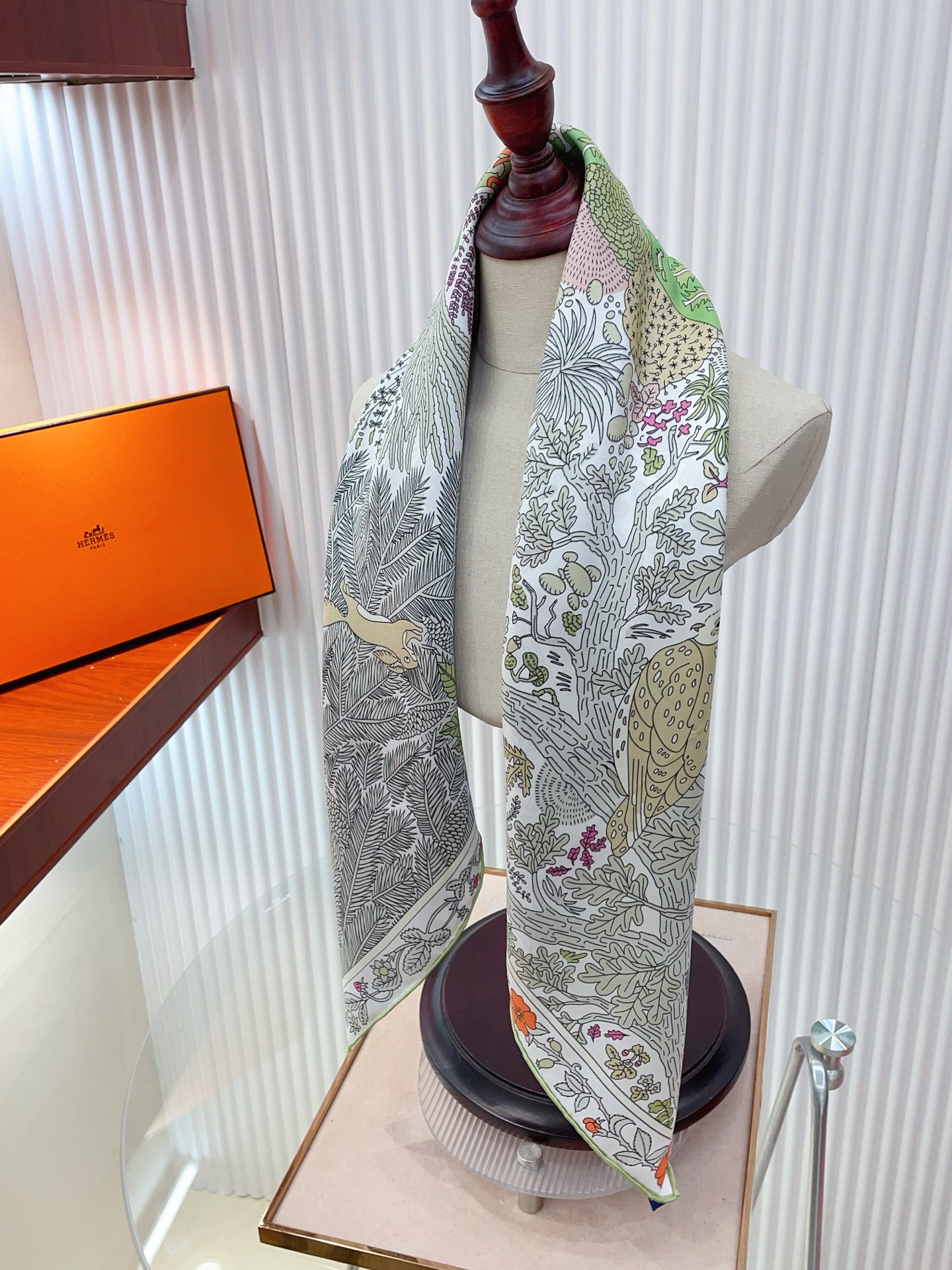 ✨✨【18姆米 双面同色】H**S真丝新款🆕👏👏买了都说好看‼️推荐💕【于月神之怀 90】真丝方巾，顶级