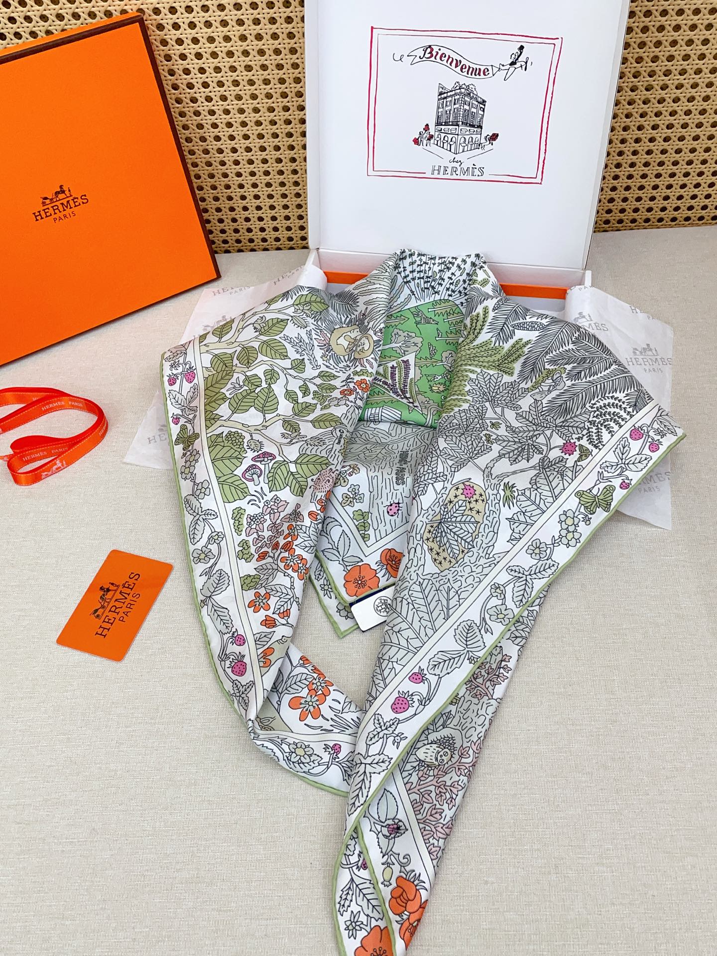 ✨✨【18姆米 双面同色】H**S真丝新款🆕👏👏买了都说好看‼️推荐💕【于月神之怀 90】真丝方巾，顶级