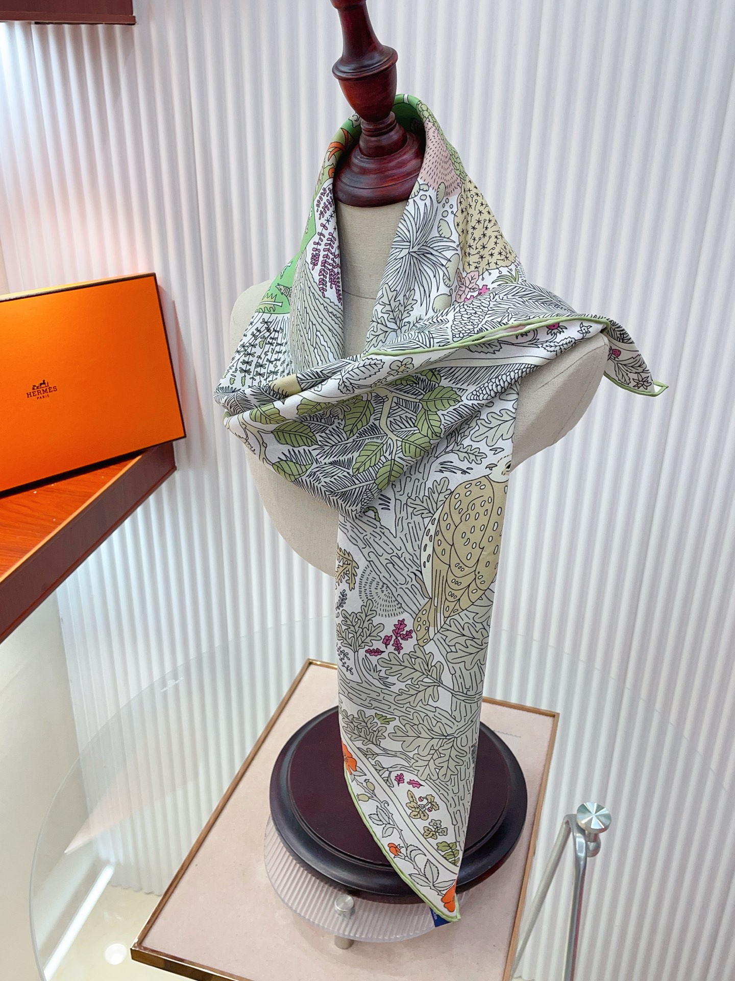 ✨✨【18姆米 双面同色】H**S真丝新款🆕👏👏买了都说好看‼️推荐💕【于月神之怀 90】真丝方巾，顶级