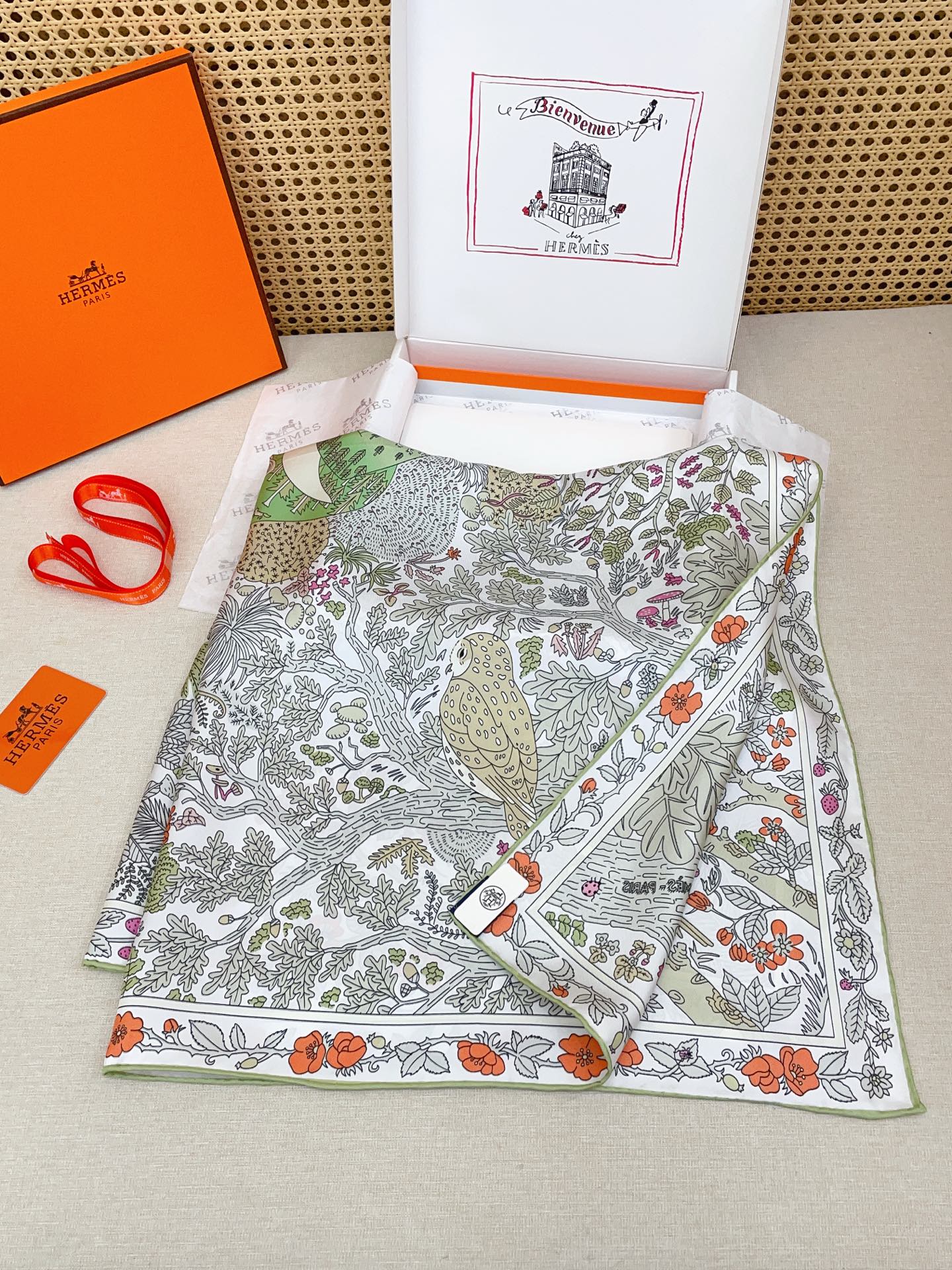 ✨✨【18姆米 双面同色】H**S真丝新款🆕👏👏买了都说好看‼️推荐💕【于月神之怀 90】真丝方巾，顶级