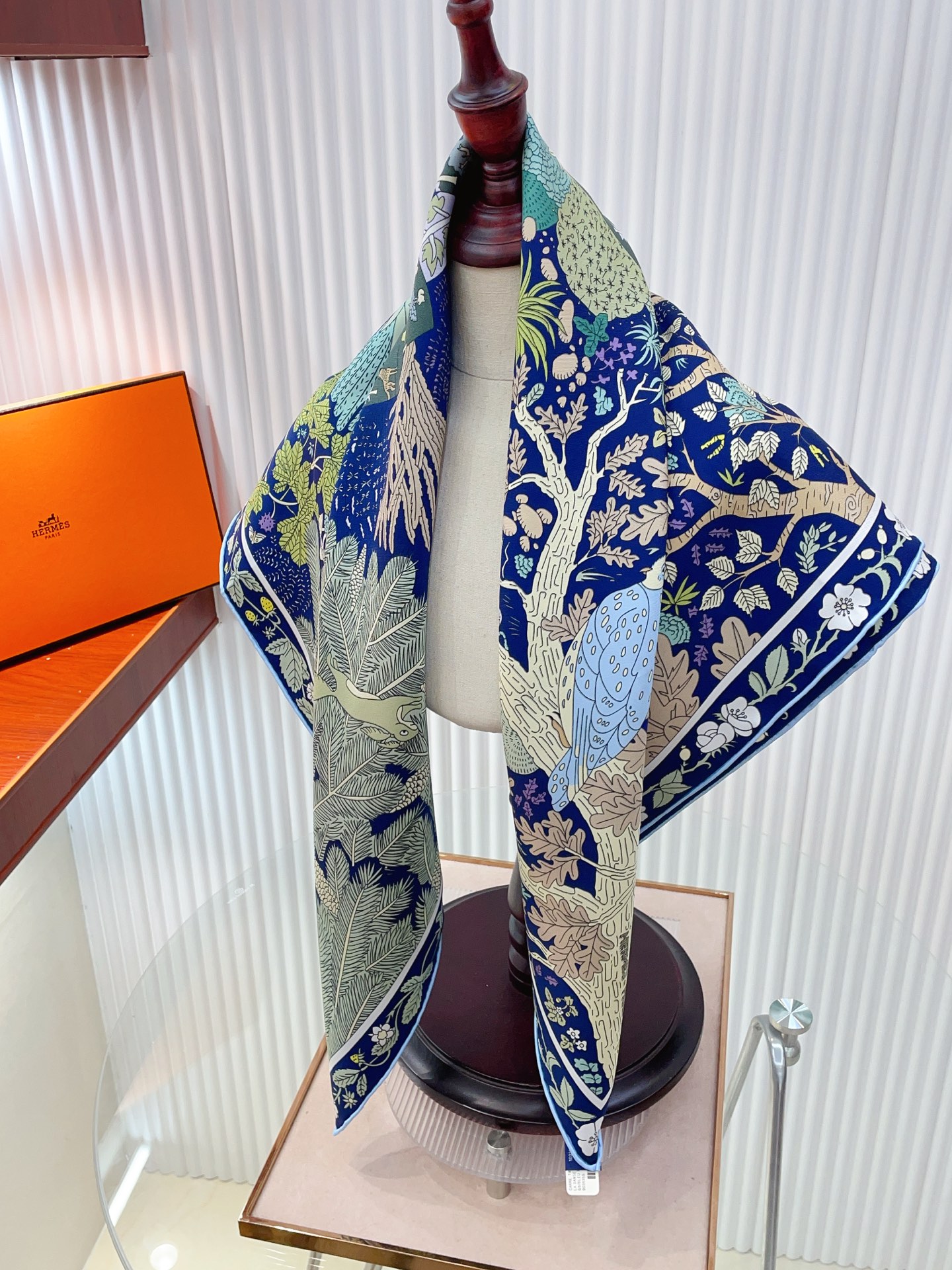 ✨✨【18姆米 双面同色】H**S真丝新款🆕👏👏买了都说好看‼️推荐💕【于月神之怀 90】真丝方巾，顶级