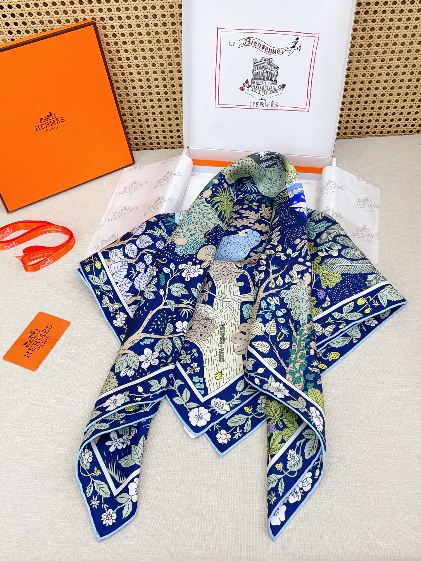 ✨✨【18姆米 双面同色】H**S真丝新款🆕👏👏买了都说好看‼️推荐💕【于月神之怀 90】真丝方巾，顶级