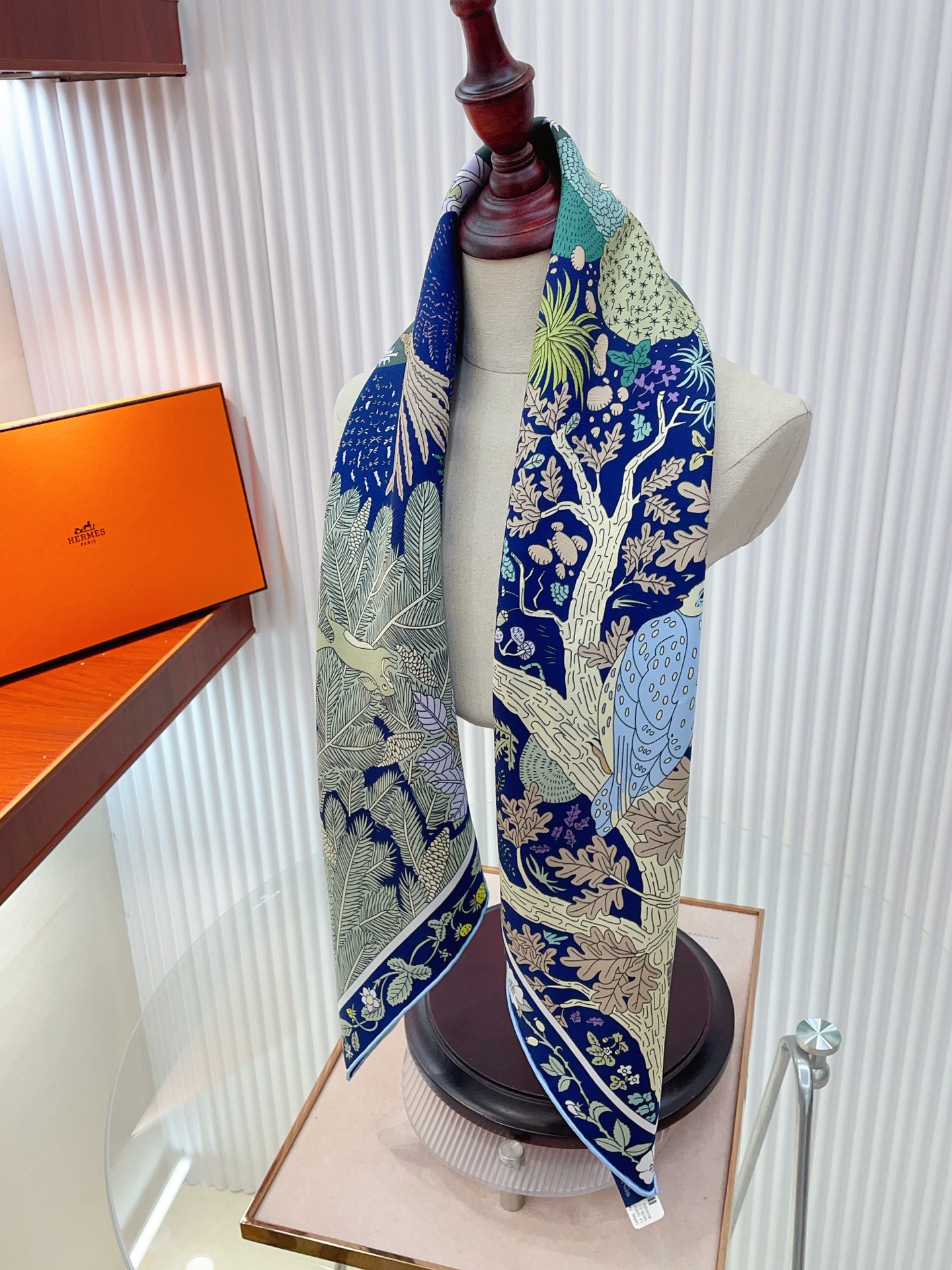 ✨✨【18姆米 双面同色】H**S真丝新款🆕👏👏买了都说好看‼️推荐💕【于月神之怀 90】真丝方巾，顶级