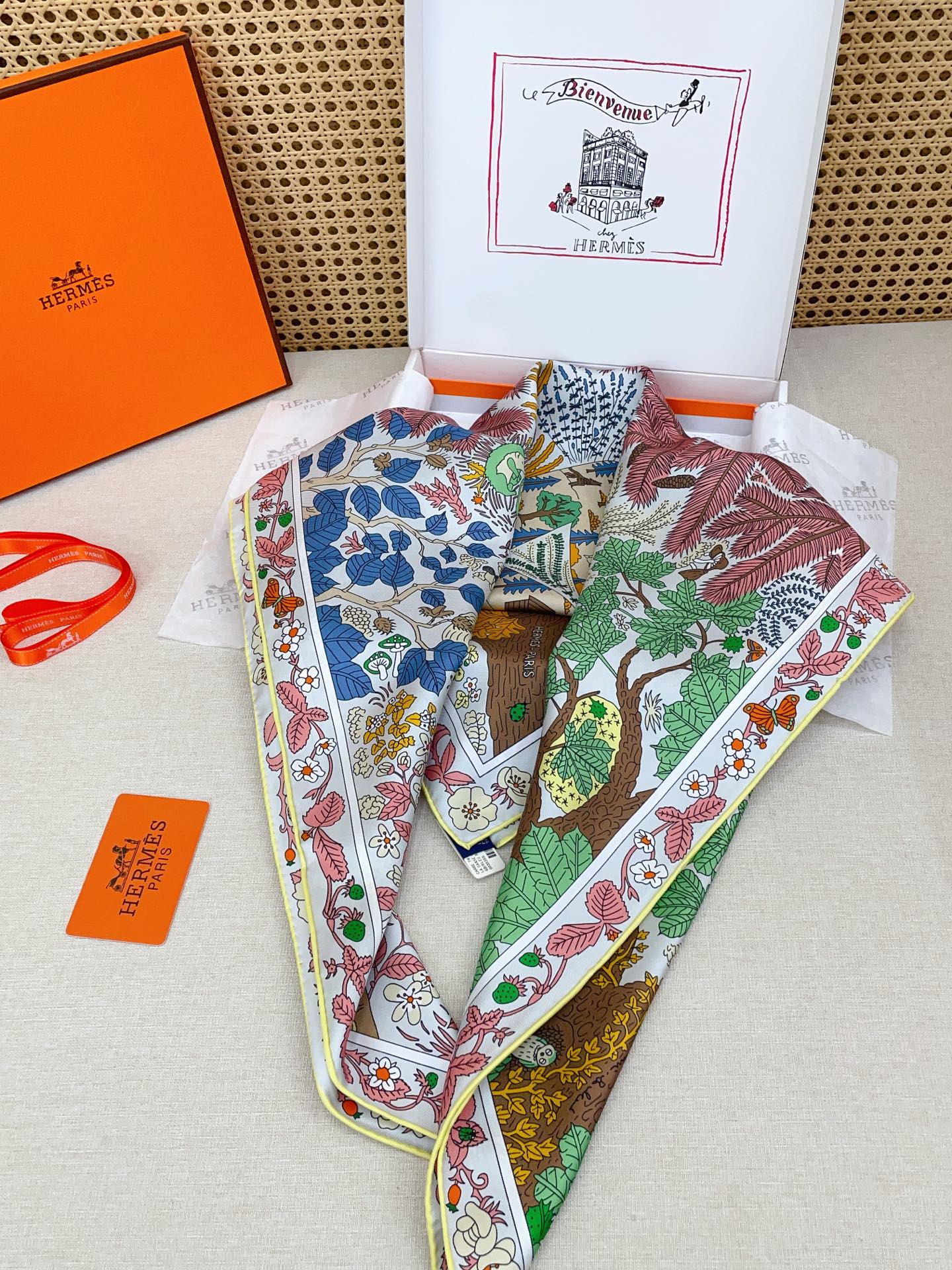 ✨✨【18姆米 双面同色】H**S真丝新款🆕👏👏买了都说好看‼️推荐💕【于月神之怀 90】真丝方巾，顶级