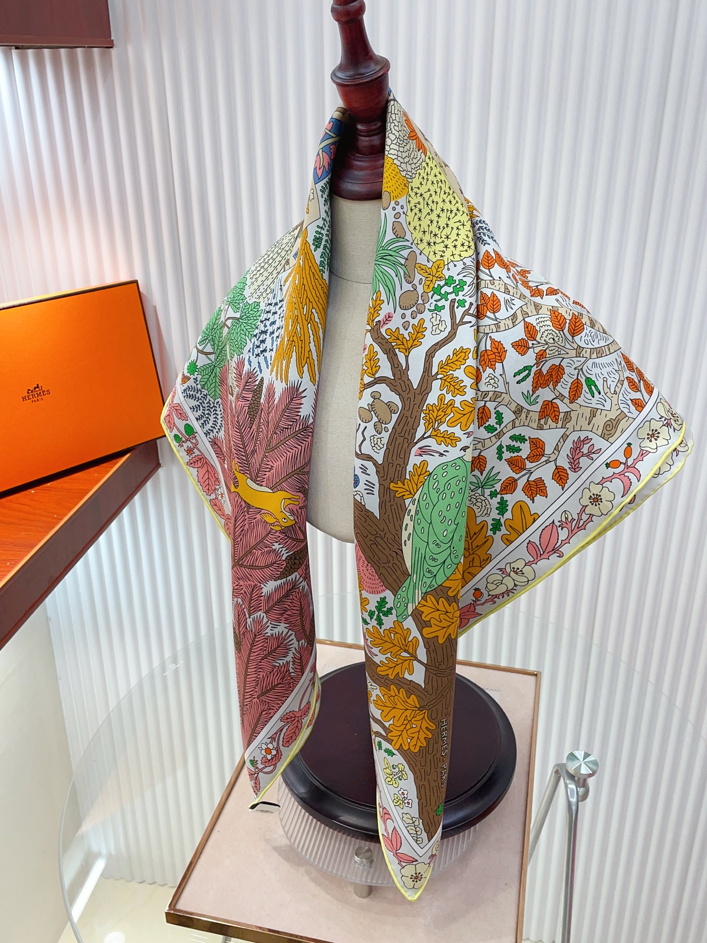 ✨✨【18姆米 双面同色】H**S真丝新款🆕👏👏买了都说好看‼️推荐💕【于月神之怀 90】真丝方巾，顶级