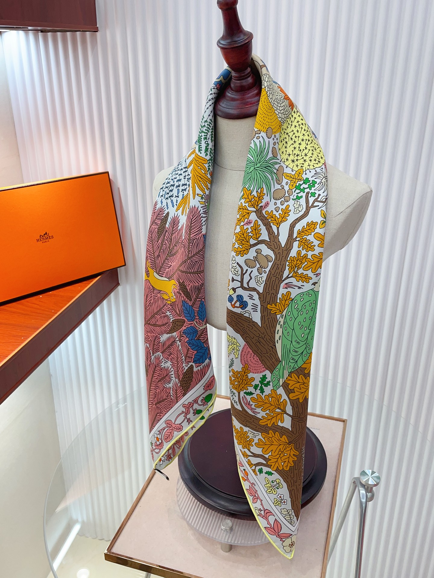 ✨✨【18姆米 双面同色】H**S真丝新款🆕👏👏买了都说好看‼️推荐💕【于月神之怀 90】真丝方巾，顶级