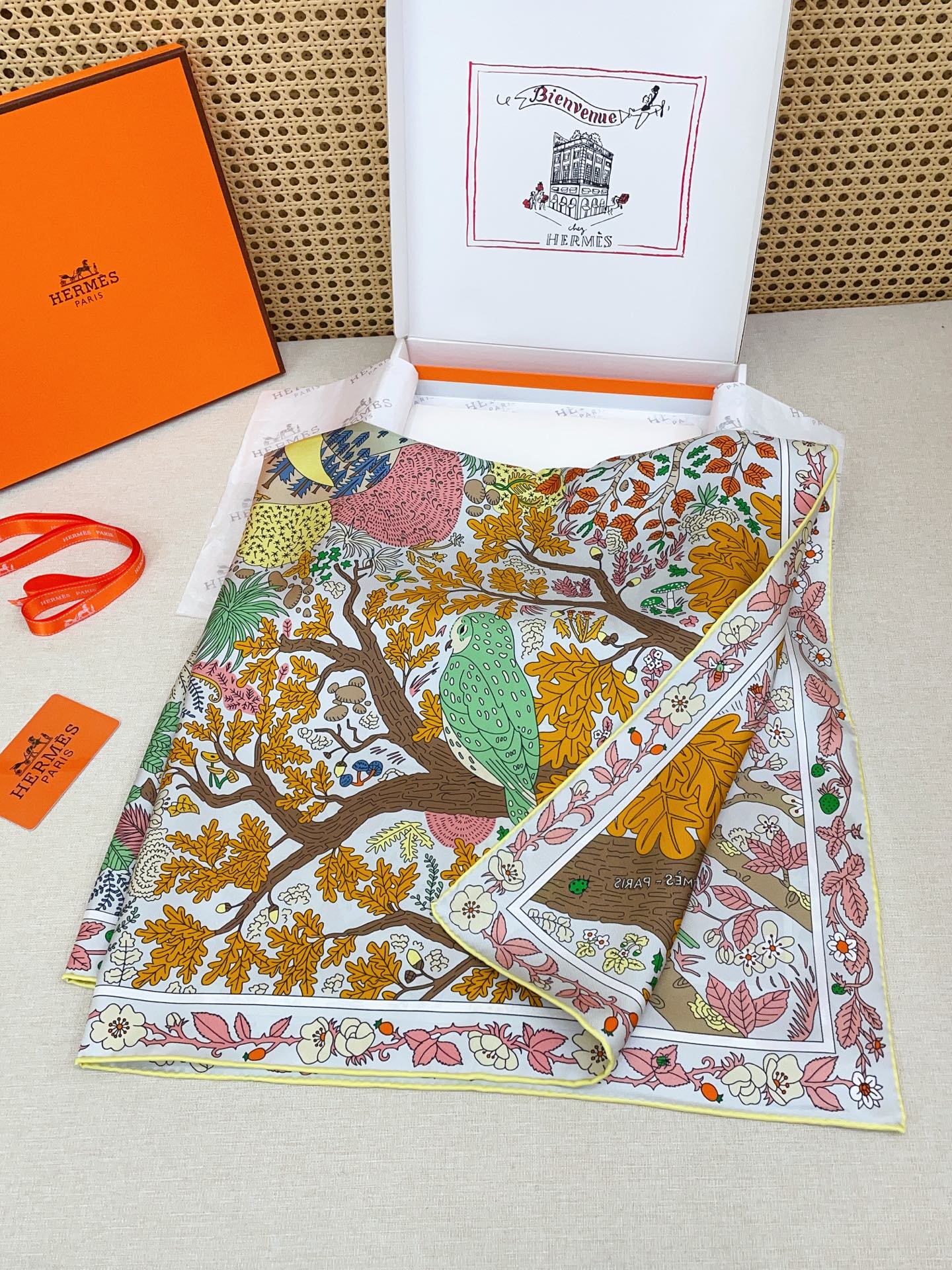 ✨✨【18姆米 双面同色】H**S真丝新款🆕👏👏买了都说好看‼️推荐💕【于月神之怀 90】真丝方巾，顶级