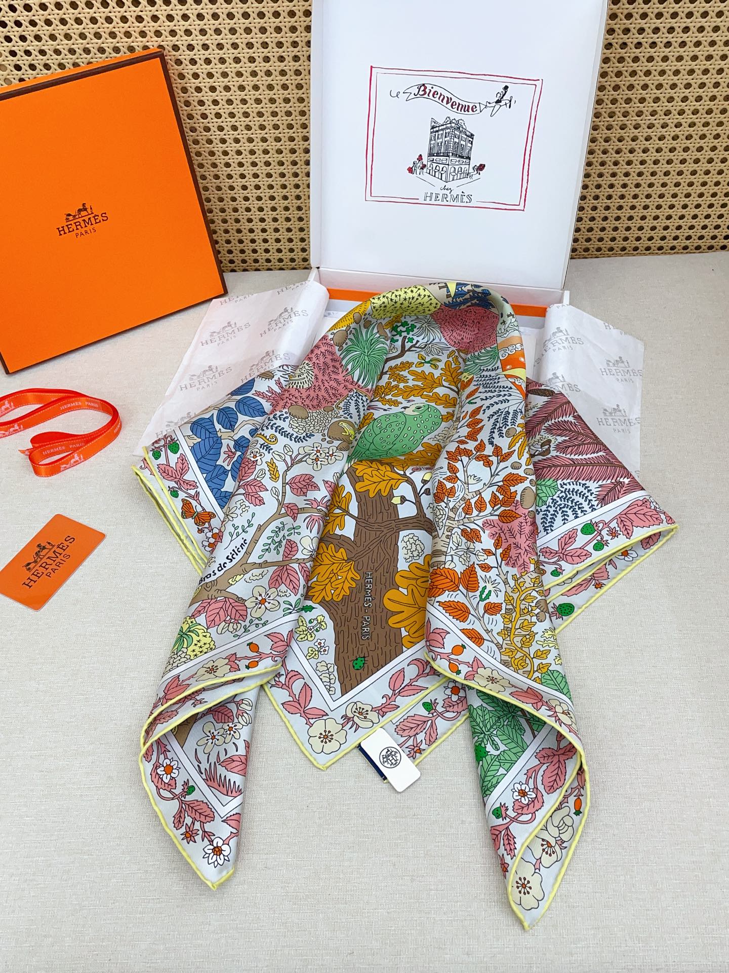 ✨✨【18姆米 双面同色】H**S真丝新款🆕👏👏买了都说好看‼️推荐💕【于月神之怀 90】真丝方巾，顶级