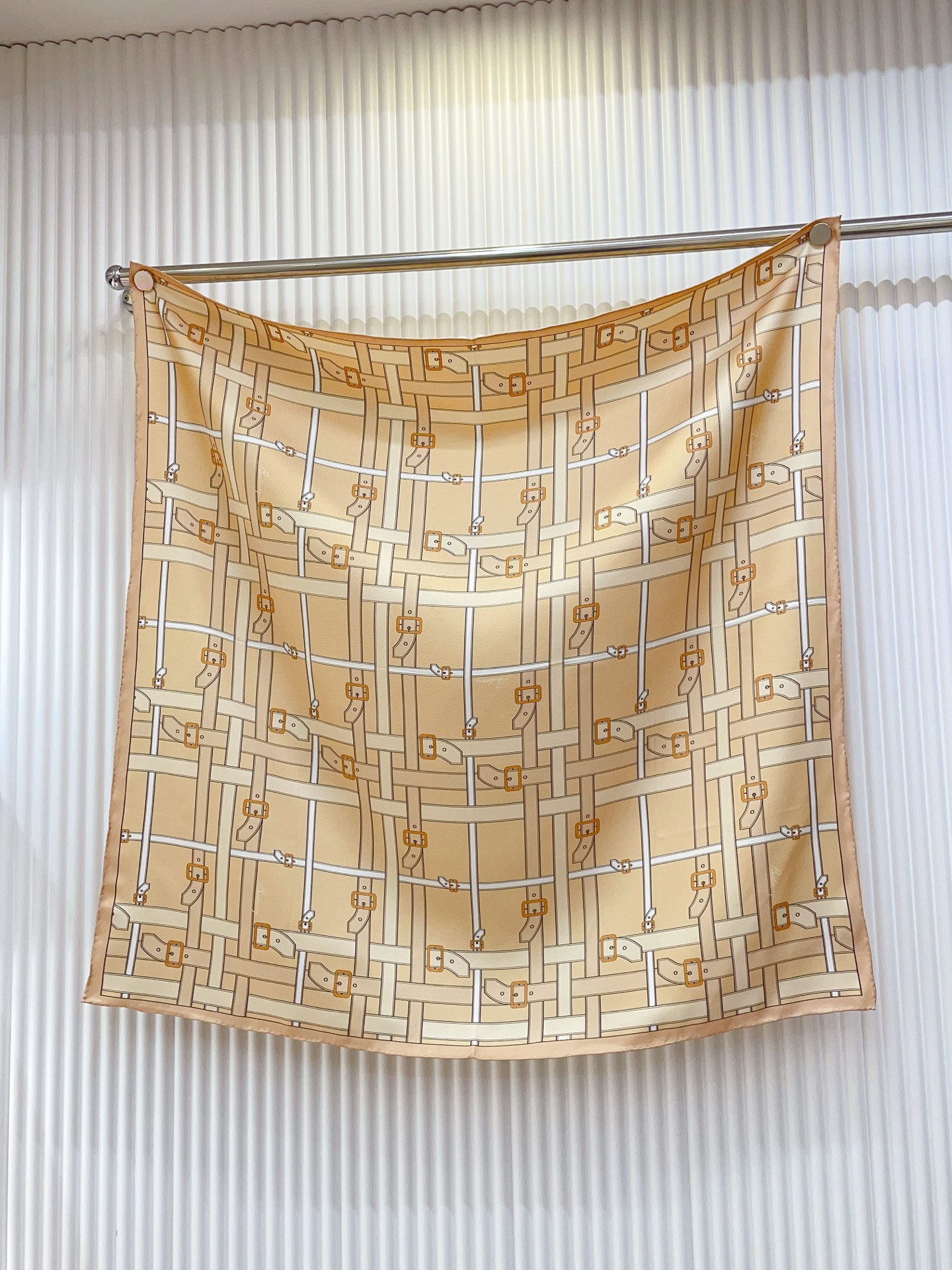 ✨✨【18姆米 双面同色】B家丝巾🧣高级感爆棚❗️高级时髦风‼️配色非常考究，图案匠心，上身简直美得太惊