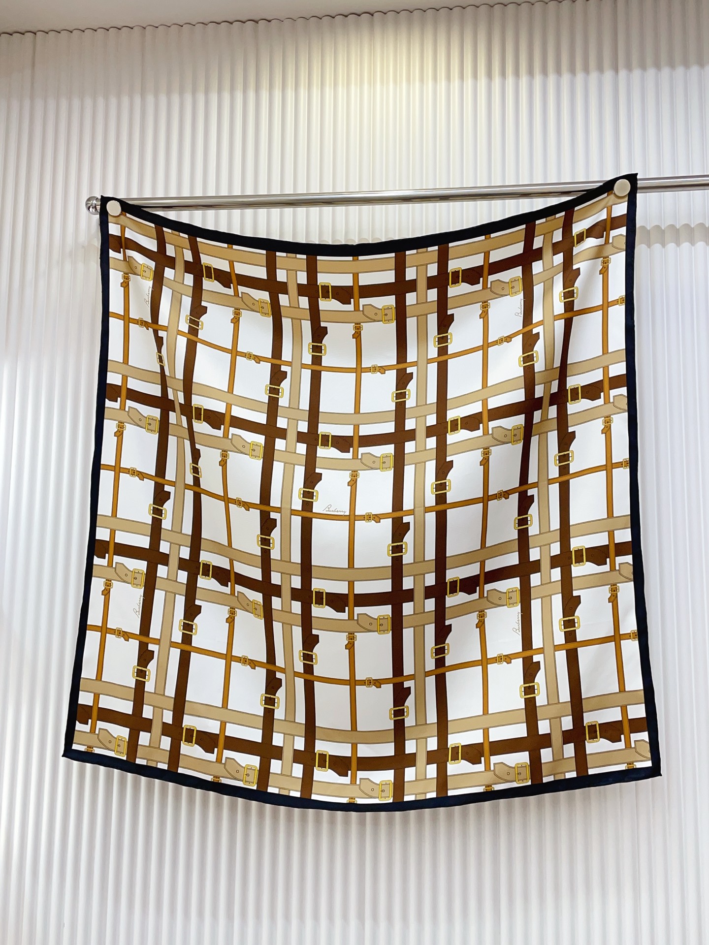 ✨✨【18姆米 双面同色】B家丝巾🧣高级感爆棚❗️高级时髦风‼️配色非常考究，图案匠心，上身简直美得太惊