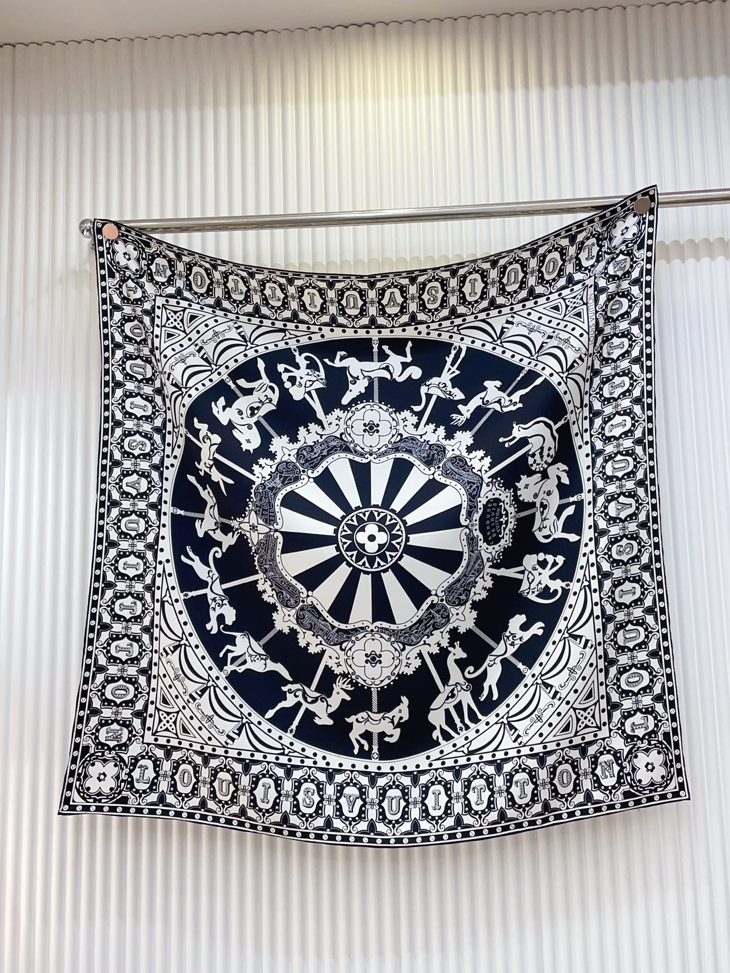 ✨✨【18姆米 双面同色】上身效果疯狂的喜欢❗️专柜也是刚刚上架的，L*最最新款~非常有看头，L的这类元