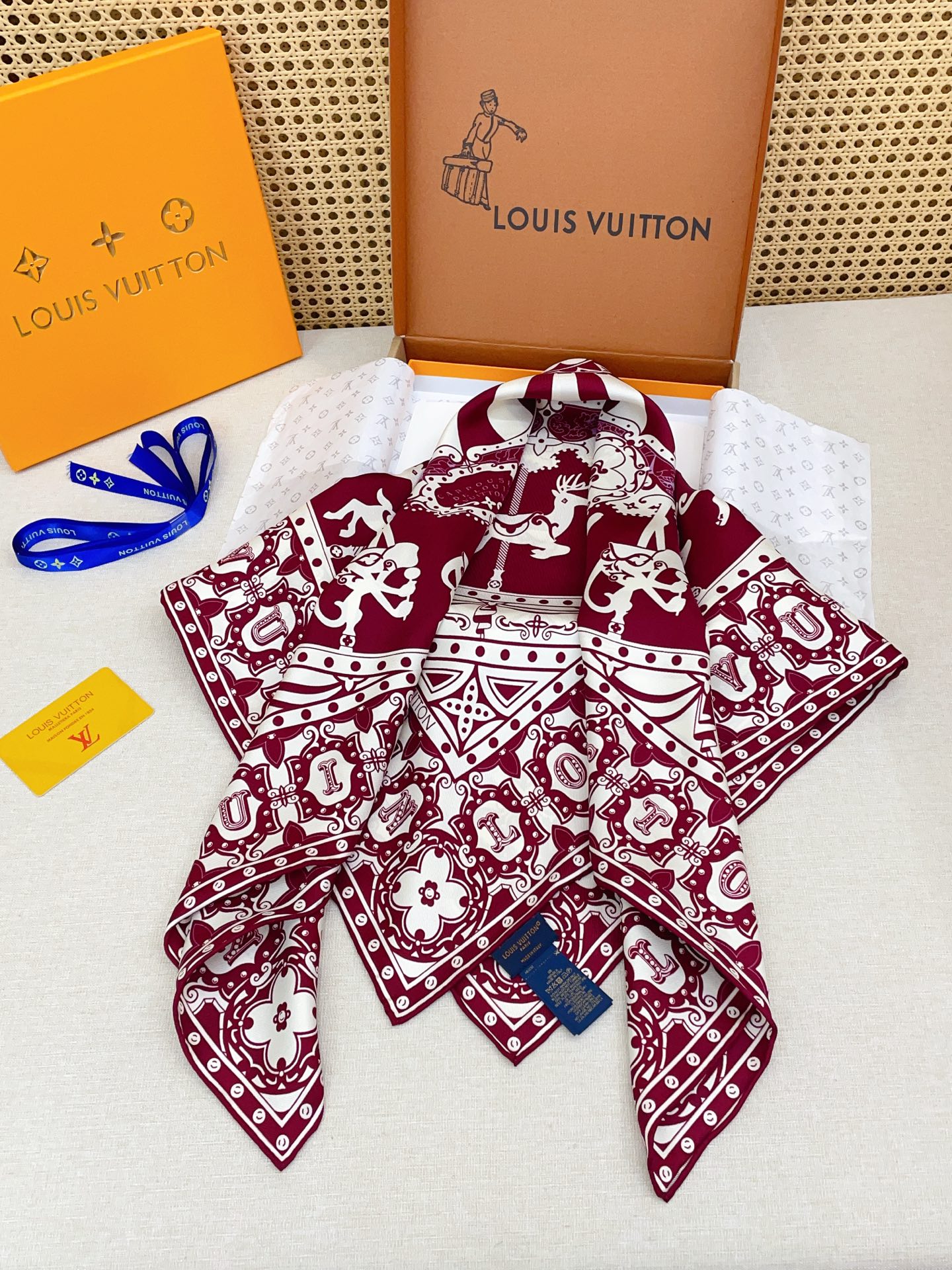 ✨✨【18姆米 双面同色】上身效果疯狂的喜欢❗️专柜也是刚刚上架的，L*最最新款~非常有看头，L的这类元