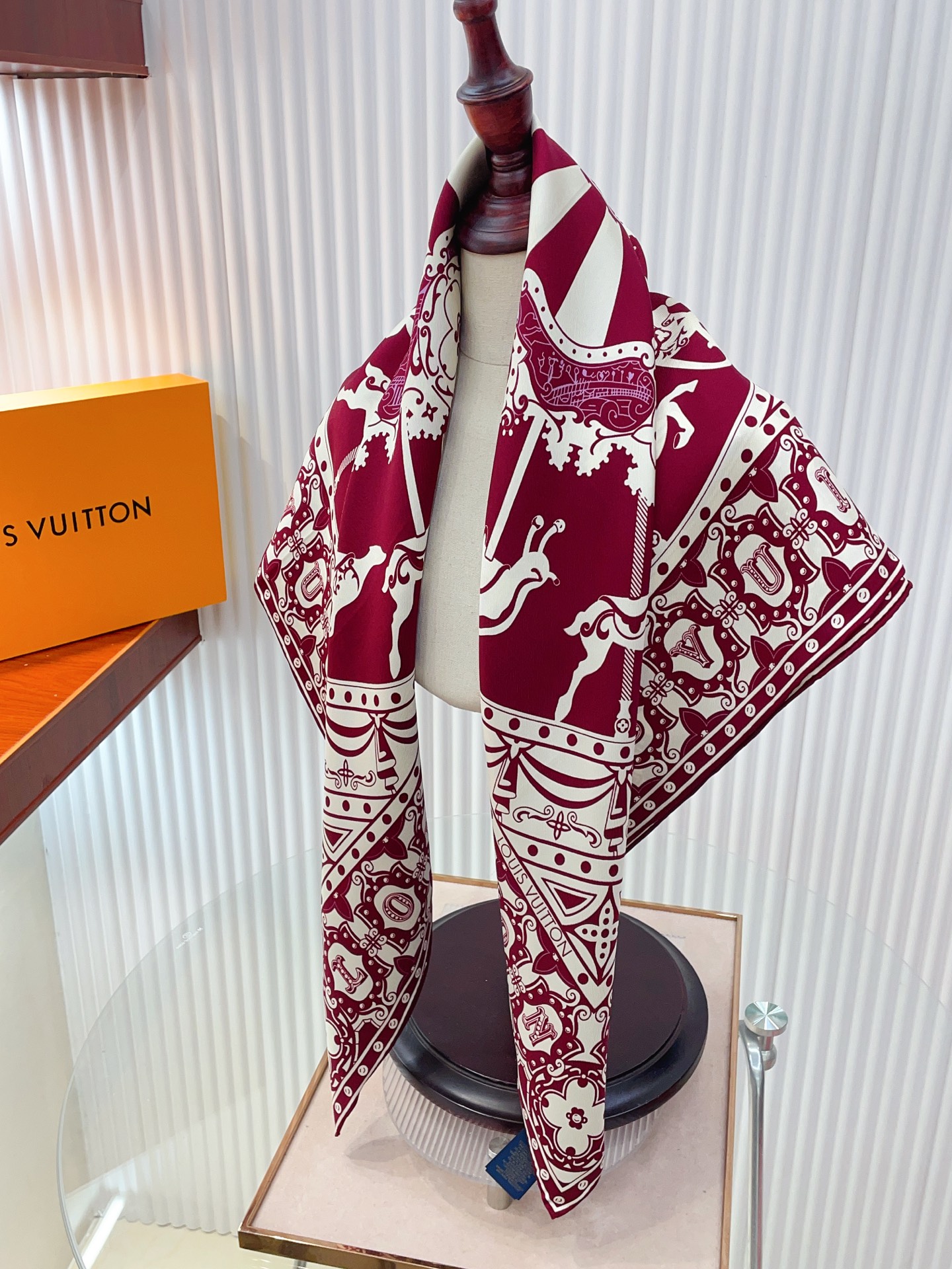 ✨✨【18姆米 双面同色】上身效果疯狂的喜欢❗️专柜也是刚刚上架的，L*最最新款~非常有看头，L的这类元