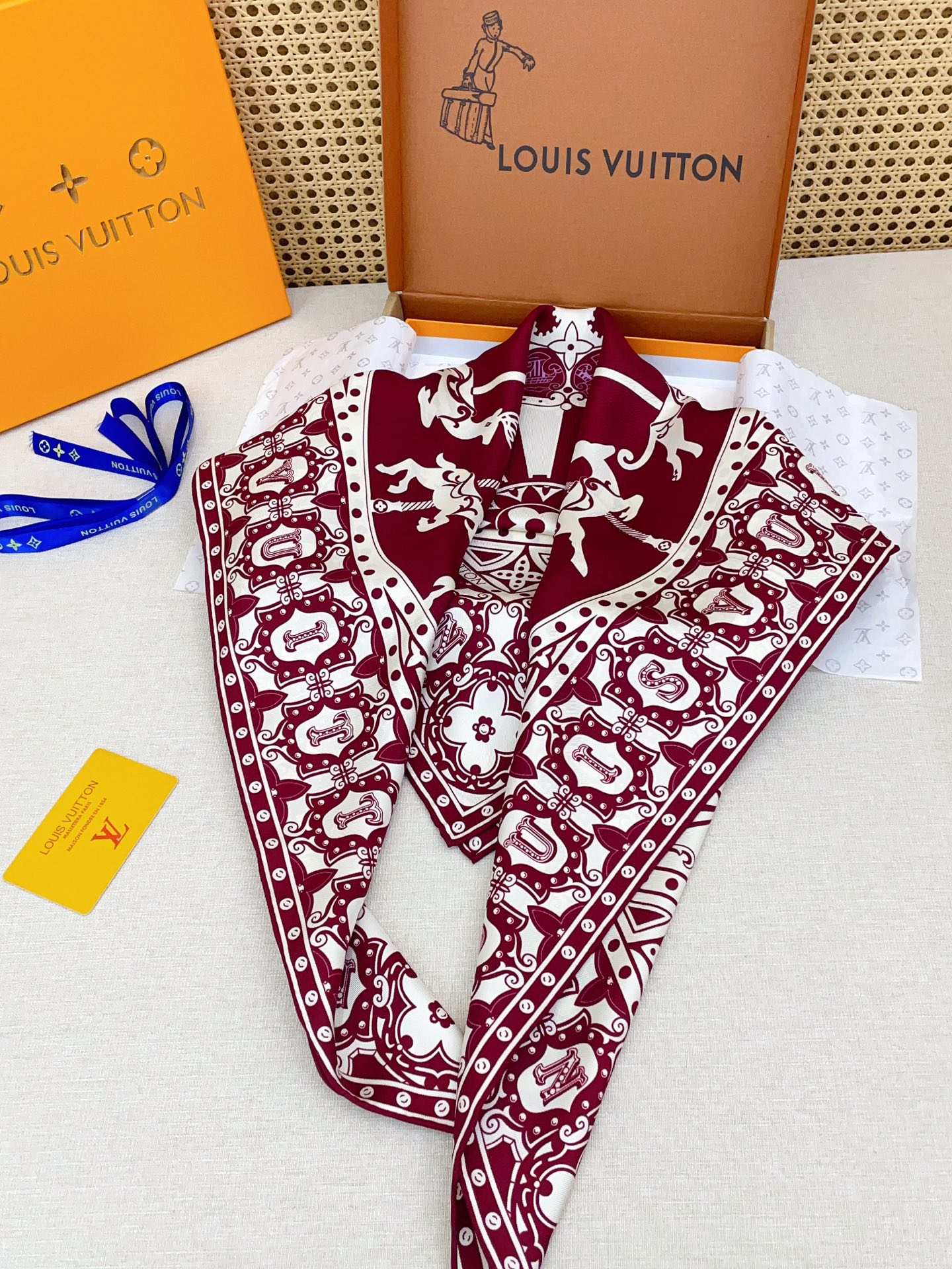 ✨✨【18姆米 双面同色】上身效果疯狂的喜欢❗️专柜也是刚刚上架的，L*最最新款~非常有看头，L的这类元