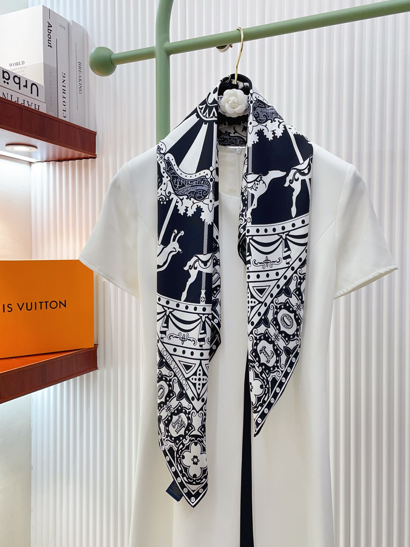 ✨✨【18姆米 双面同色】上身效果疯狂的喜欢❗️专柜也是刚刚上架的，L*最最新款~非常有看头，L的这类元