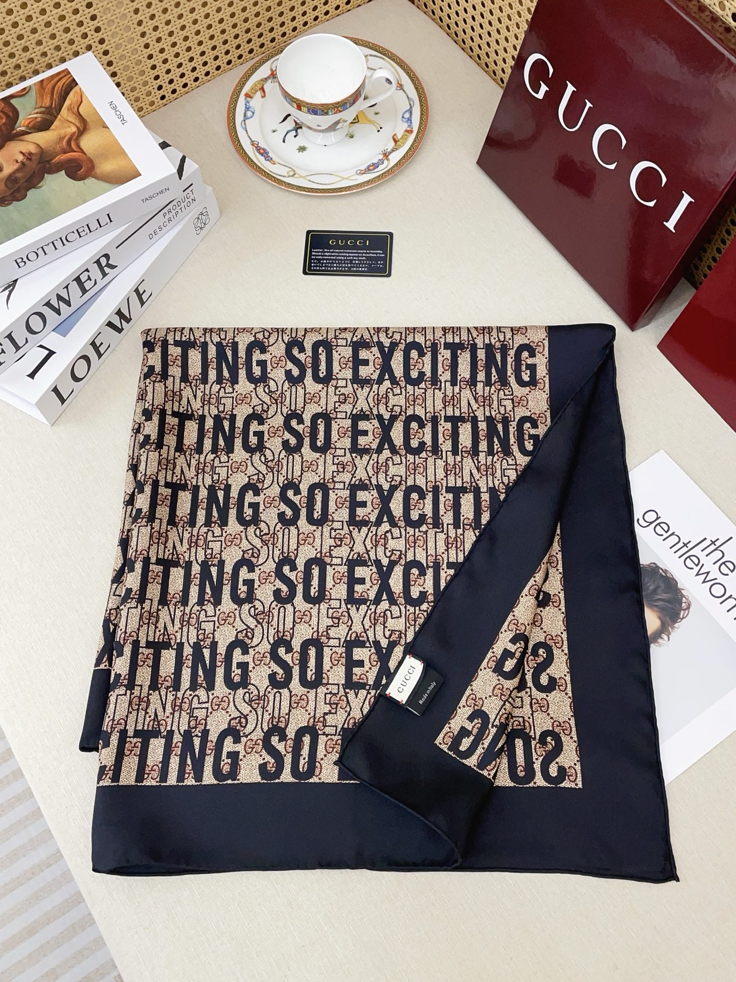 ✨✨【18姆米 双面同色】G家真丝新款🆕👏👏买了都说好看‼️推荐💕真丝方巾，顶级工艺超值‼️专柜爆款🎁💟