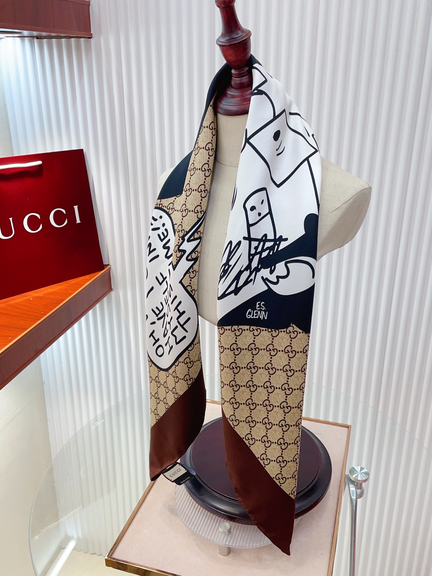 ✨✨【18姆米 双面同色】G家真丝新款🆕👏👏买了都说好看‼️推荐💕真丝方巾，顶级工艺超值‼️专柜爆款🎁💟