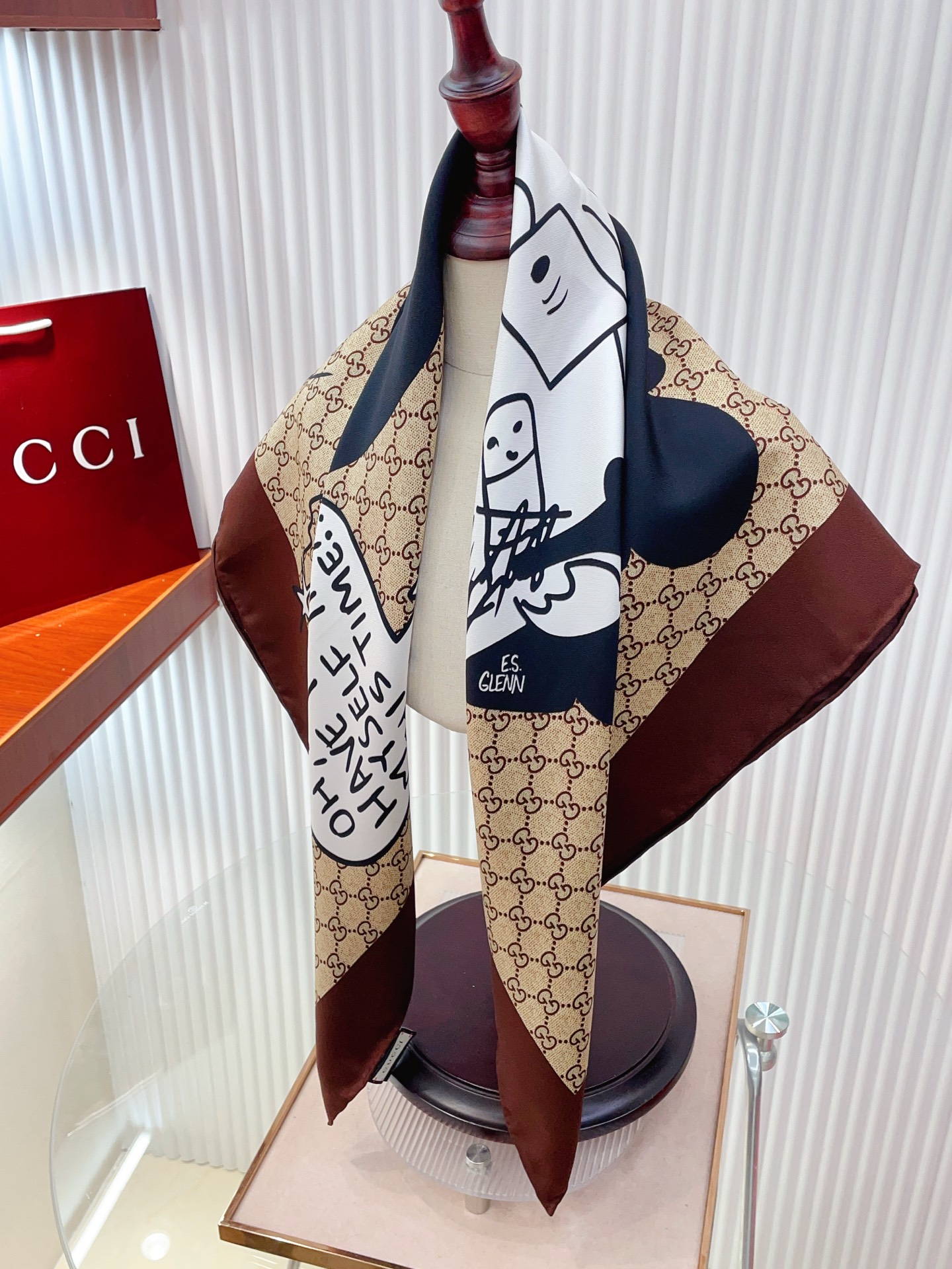 ✨✨【18姆米 双面同色】G家真丝新款🆕👏👏买了都说好看‼️推荐💕真丝方巾，顶级工艺超值‼️专柜爆款🎁💟