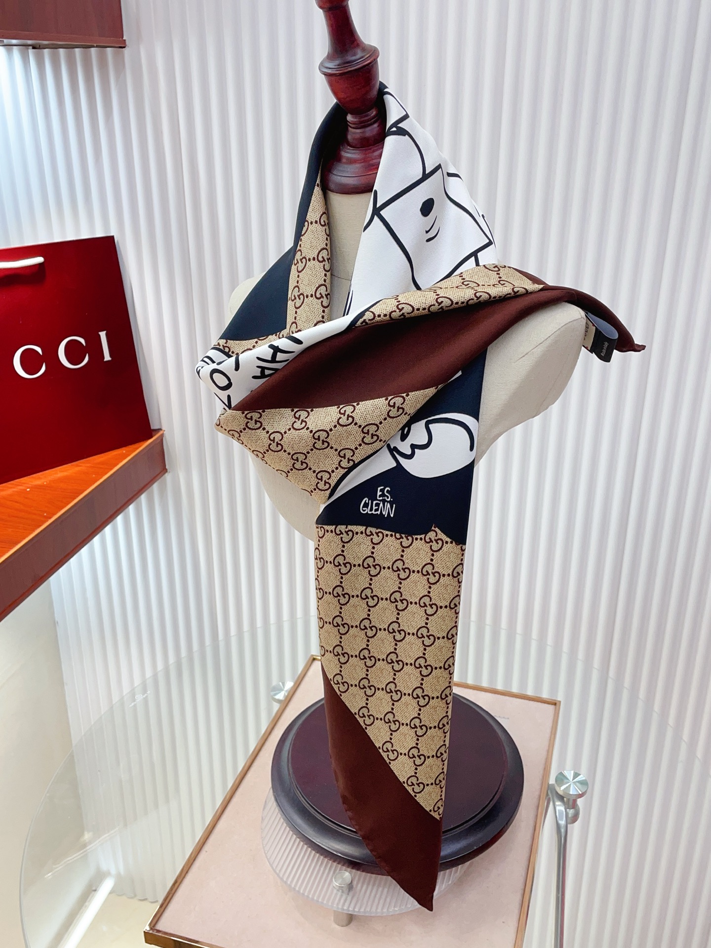 ✨✨【18姆米 双面同色】G家真丝新款🆕👏👏买了都说好看‼️推荐💕真丝方巾，顶级工艺超值‼️专柜爆款🎁💟