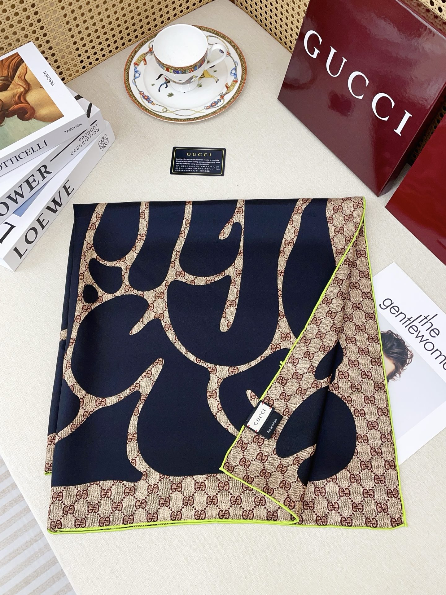 ✨✨【18姆米 双面同色】G家真丝新款🆕👏👏买了都说好看‼️推荐💕真丝方巾，顶级工艺超值‼️专柜爆款🎁💟