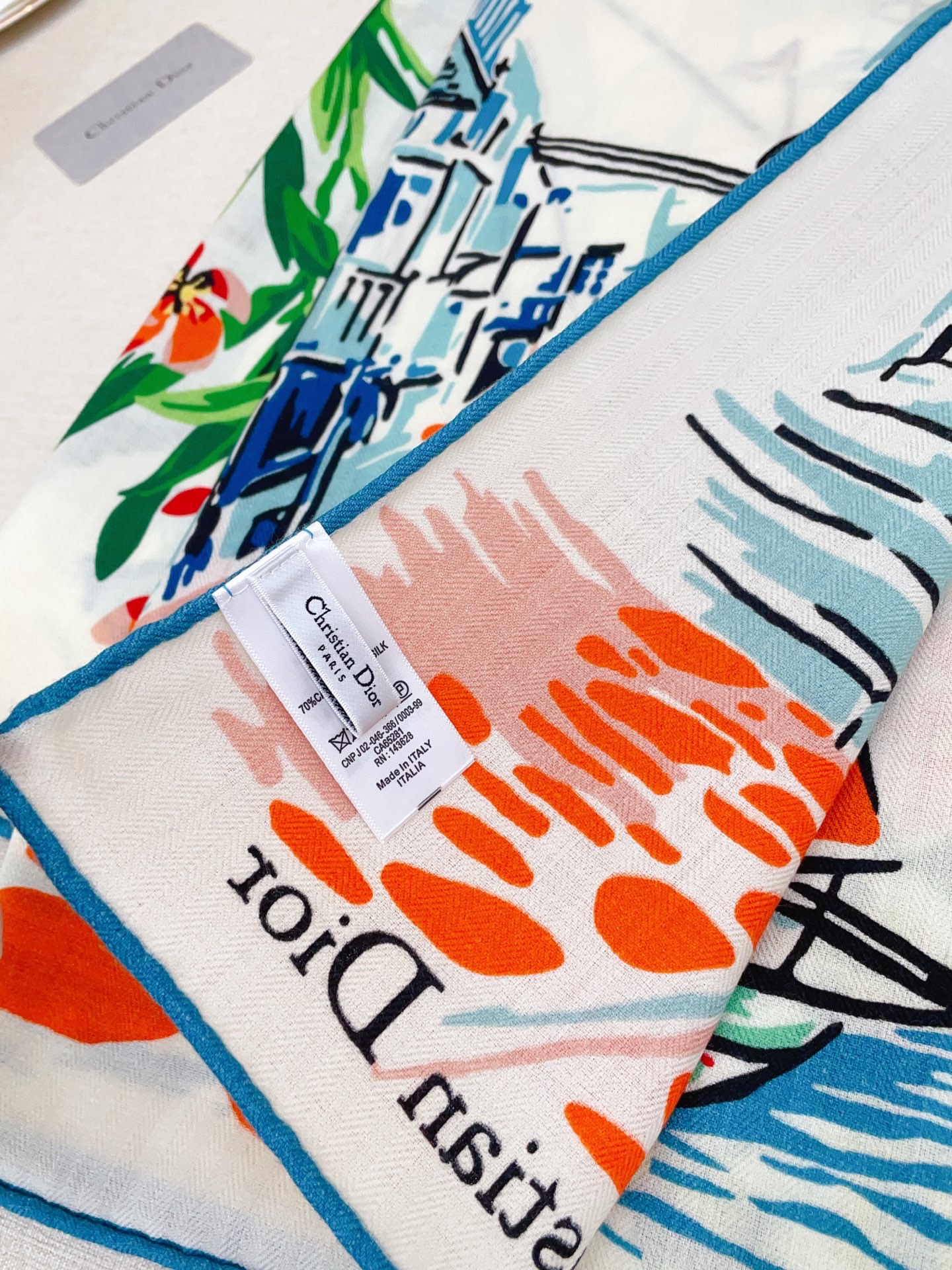 ✨✨【双面同色 丝毛款】CD家羊绒新款【城市系列2】 买了都说好看‼️推荐💕双面同色羊绒方巾‼️D家ZG