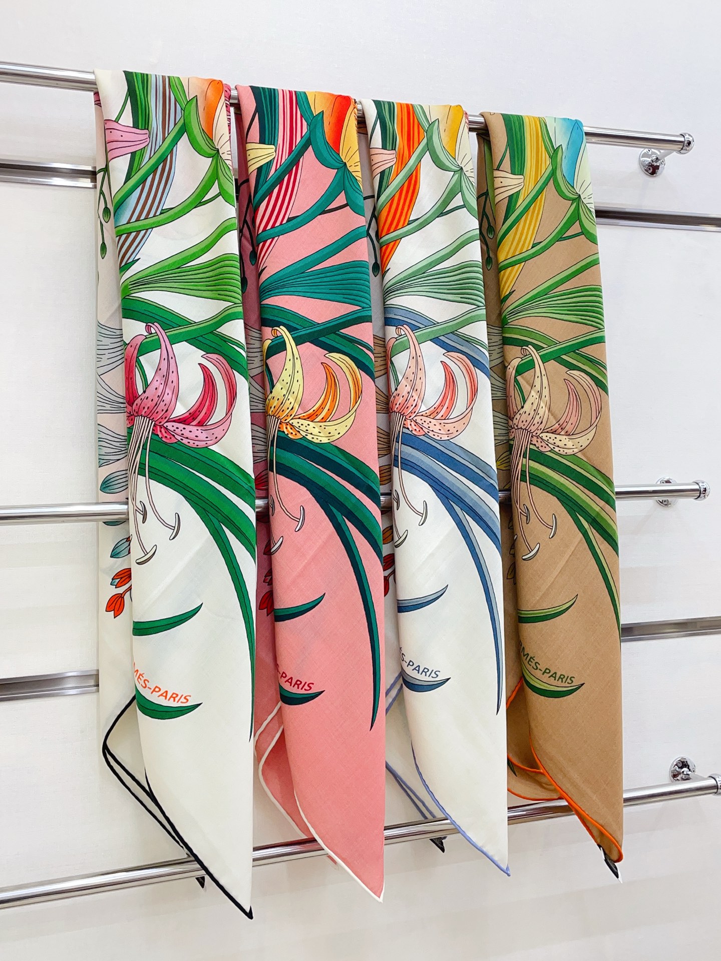 ✨✨【双面同色 丝毛款】H家羊绒新款 买了都说好看‼️推荐💕【永生花束 140】羊绒方巾‼️H家ZG爆款