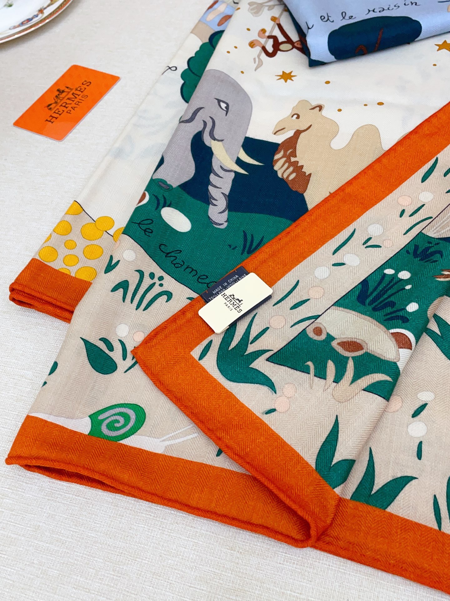 ✨✨【双面同色 丝毛款】H家羊绒新款 买了都说好看‼️推荐💕【伊索寓言绘本】羊绒方巾‼️H家ZG爆款🎁💟