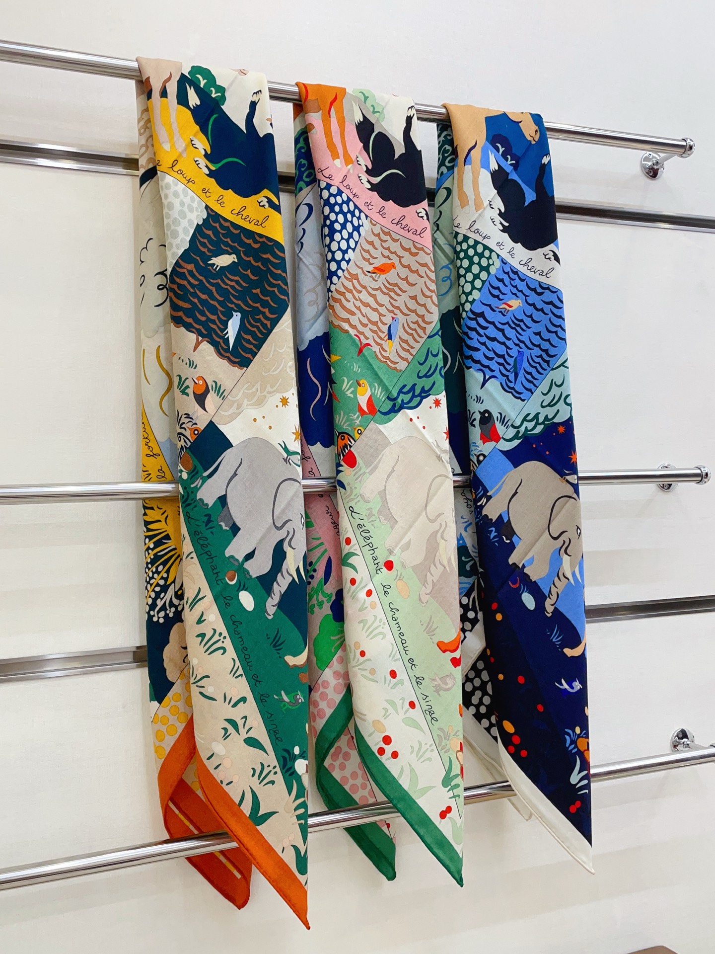 ✨✨【双面同色 丝毛款】H家羊绒新款 买了都说好看‼️推荐💕【伊索寓言绘本】羊绒方巾‼️H家ZG爆款🎁💟