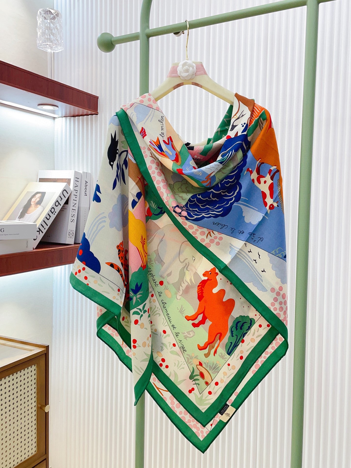 ✨✨【双面同色 丝毛款】H家羊绒新款 买了都说好看‼️推荐💕【伊索寓言绘本】羊绒方巾‼️H家ZG爆款🎁💟