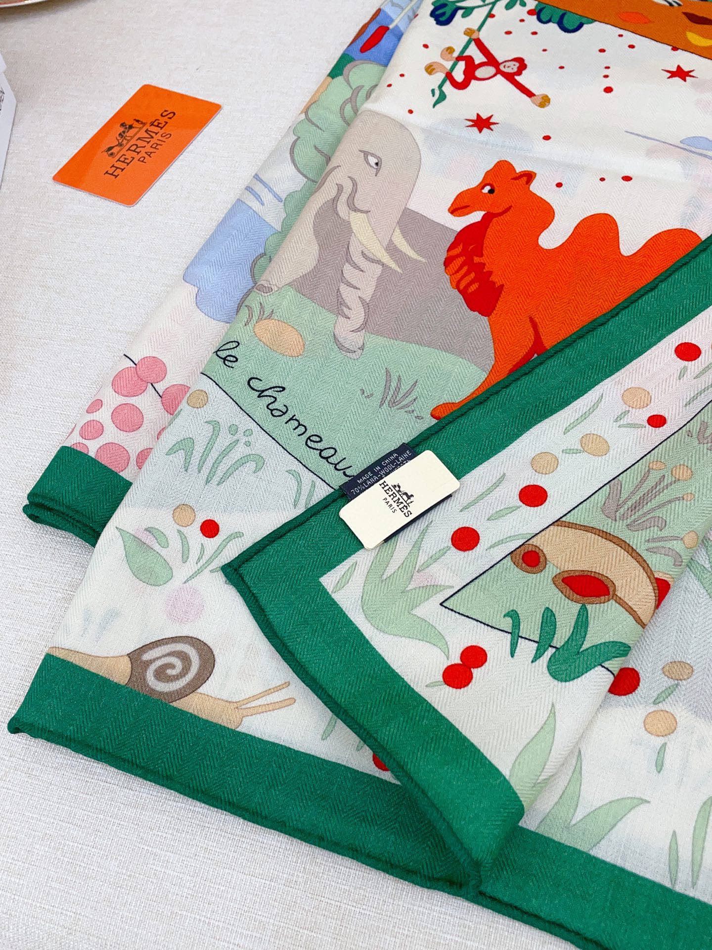 ✨✨【双面同色 丝毛款】H家羊绒新款 买了都说好看‼️推荐💕【伊索寓言绘本】羊绒方巾‼️H家ZG爆款🎁💟